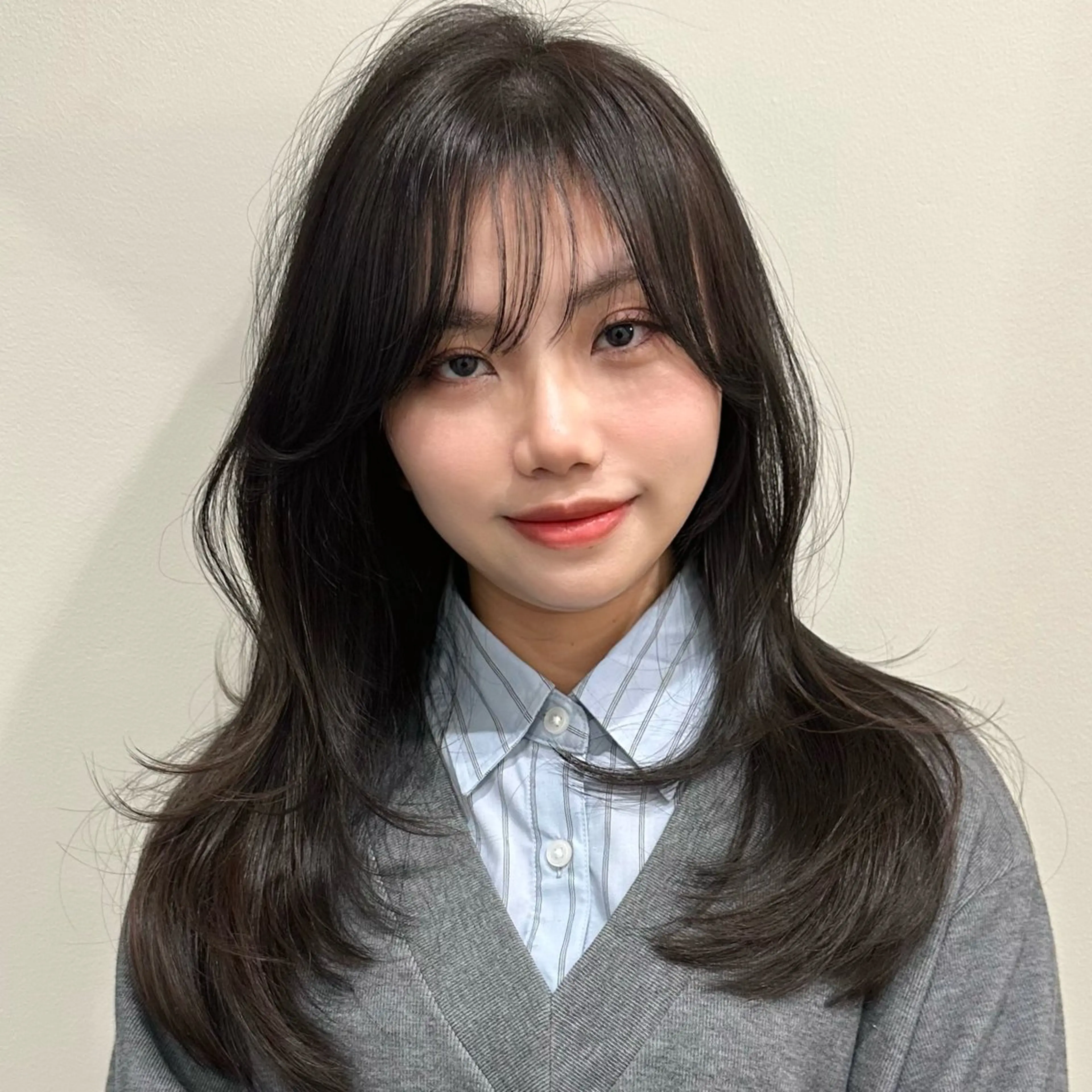 セミロング カット ヘアカラー トリートメント 🌹ハッシュカット、 レイヤー韓国ヘア🌹のヘアスタイル