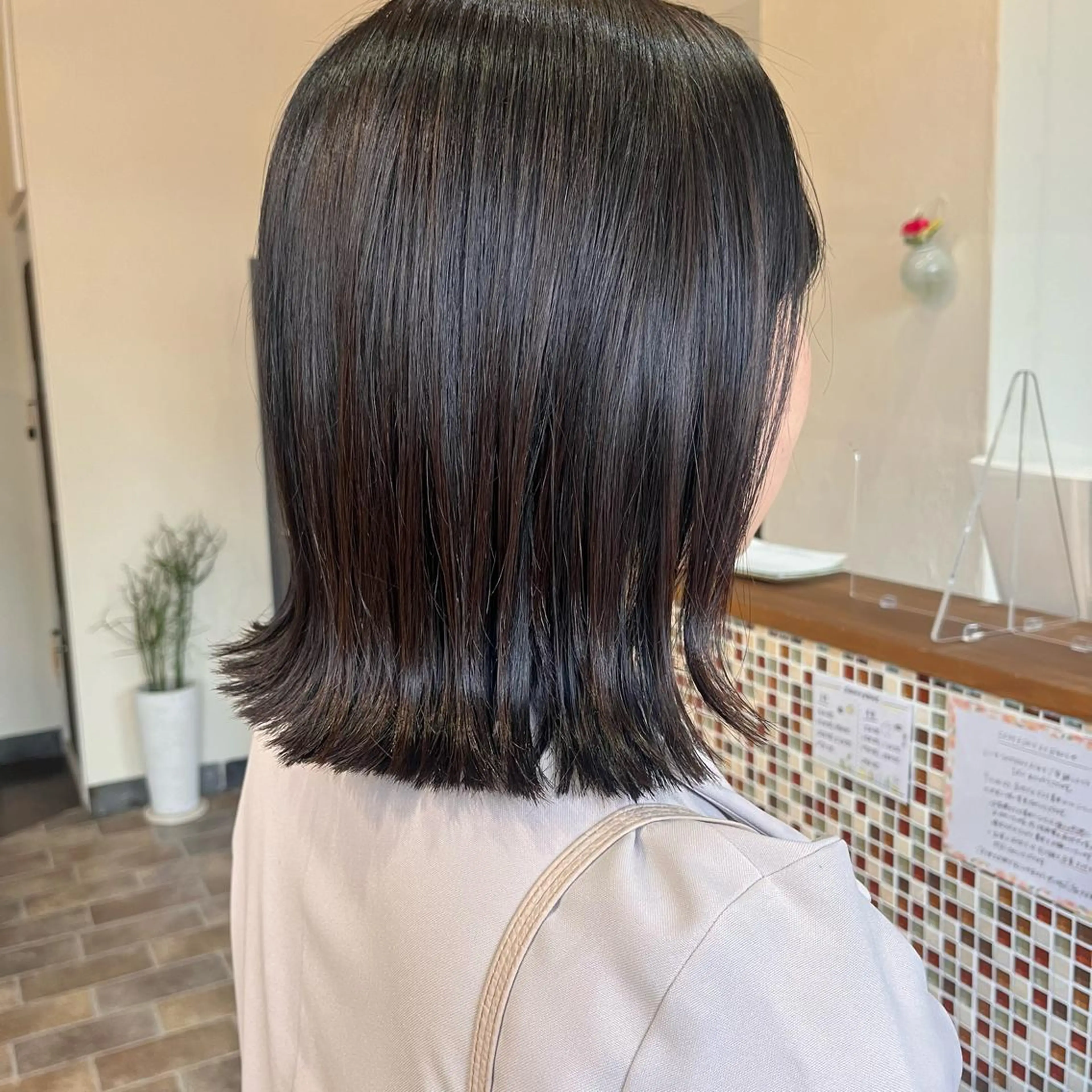 ミディアム 中村 友香のヘアスタイル