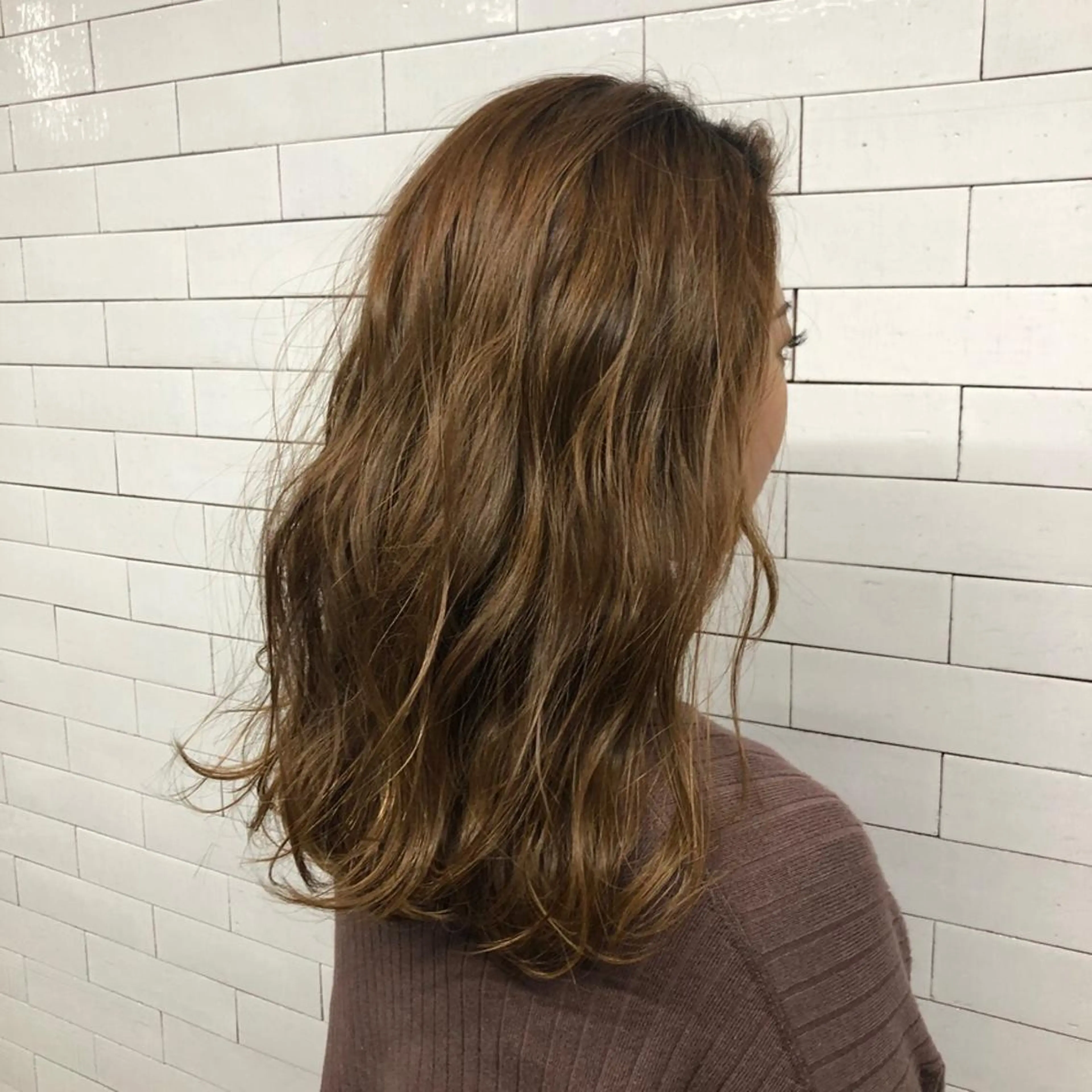 ロング カラー ベージュカラー やすだ しおりのヘアスタイル