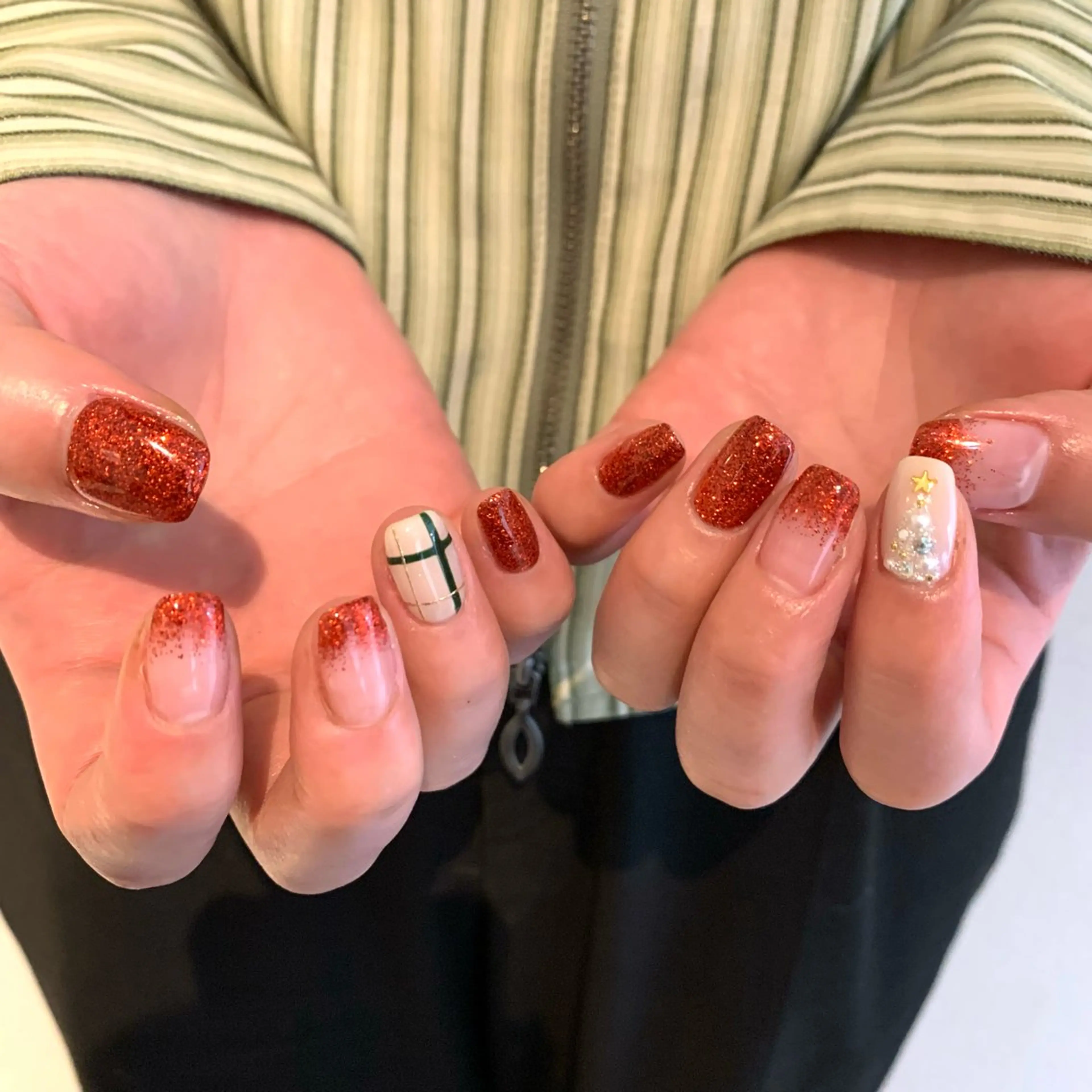 ネイル アートネイル ストーンネイル 冬ネイル クリスマス Zen ✞✟RIO✞✟のネイルデザイン