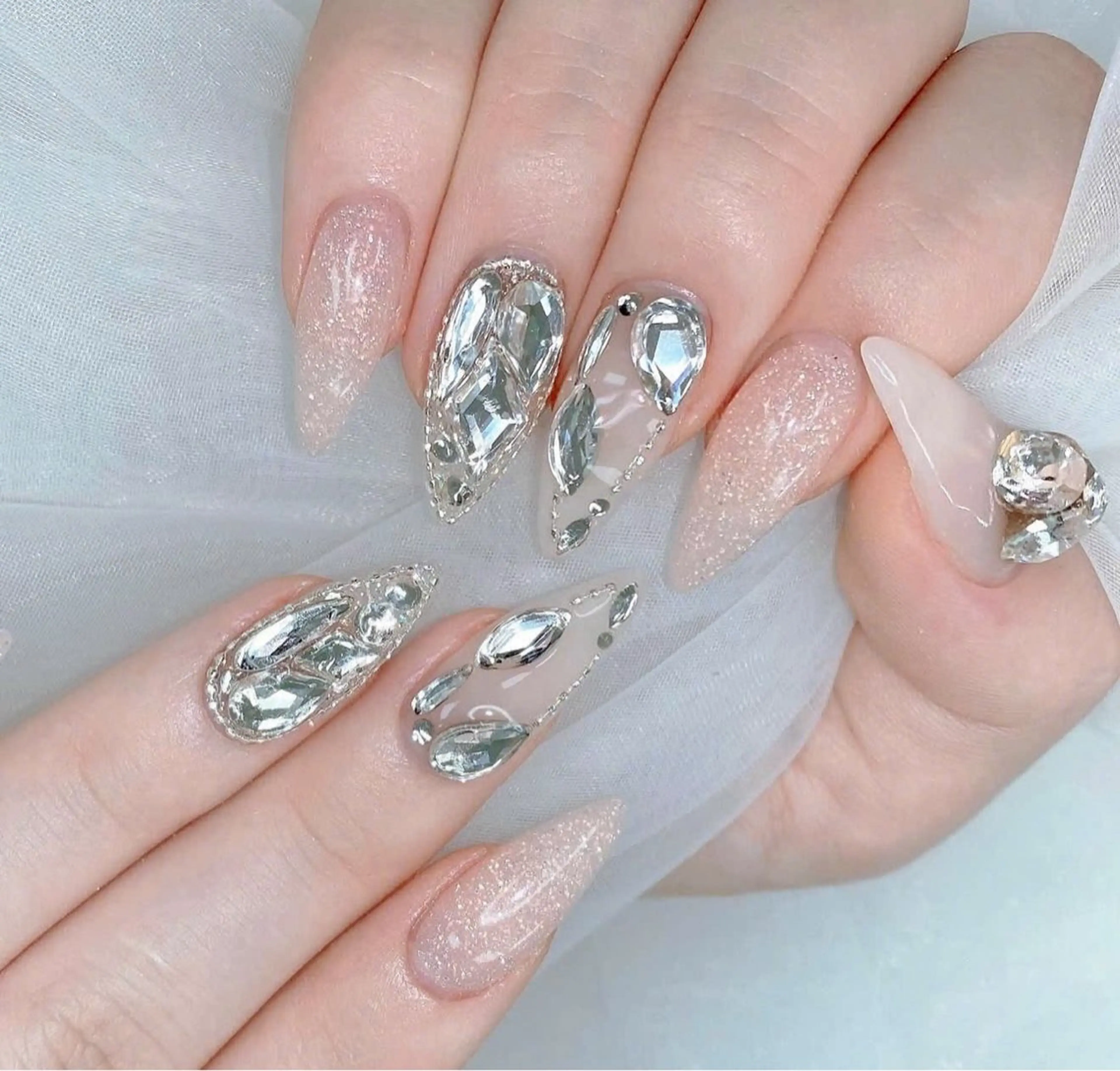 ネイル フラッシュネイル フレンチネイル グラデーション キラキラネイル 韓国ネイル Lina nail所属・Lunaa 池袋のネイルデザイン