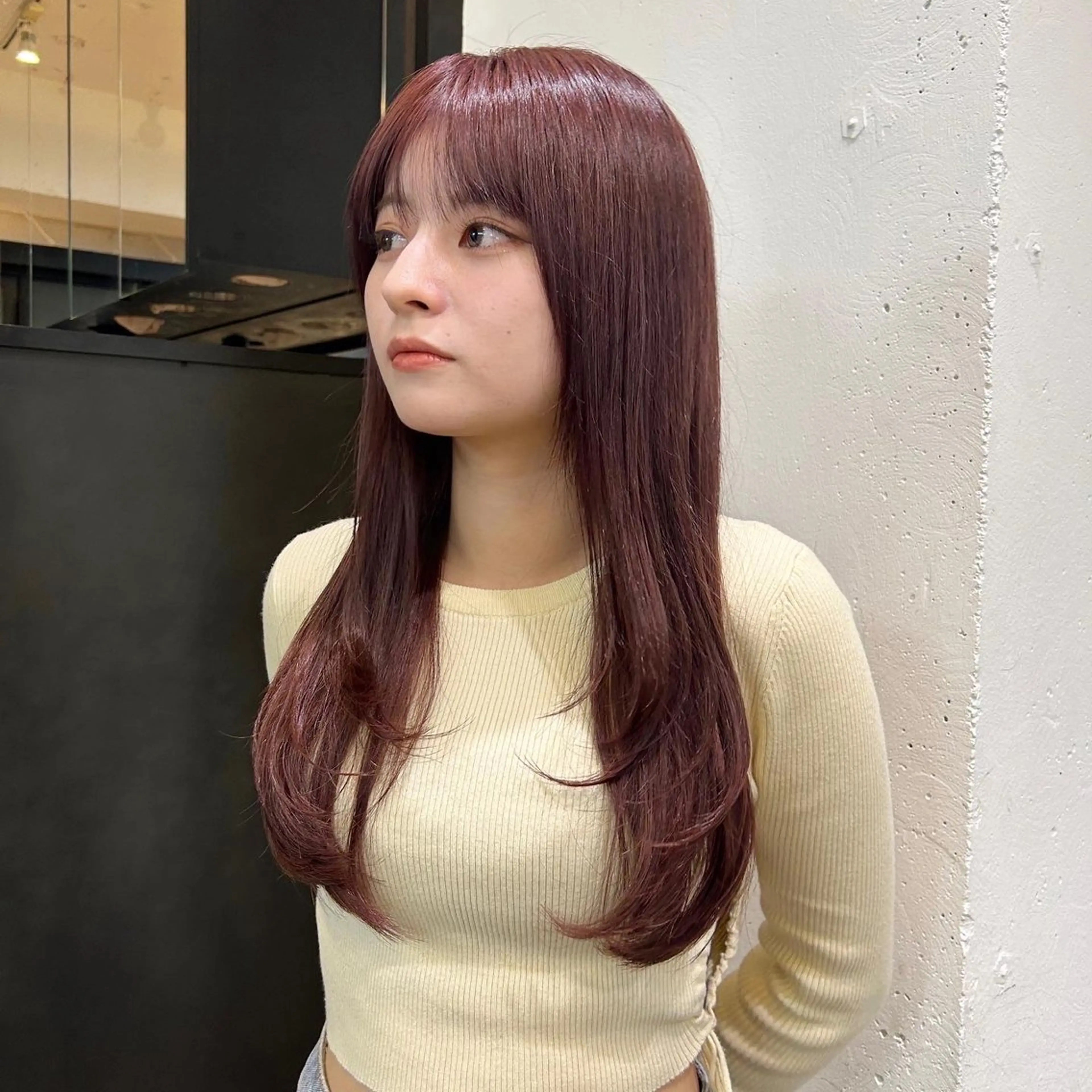 ロング レイヤーカット エミリ / オリーブカラーのヘアスタイル