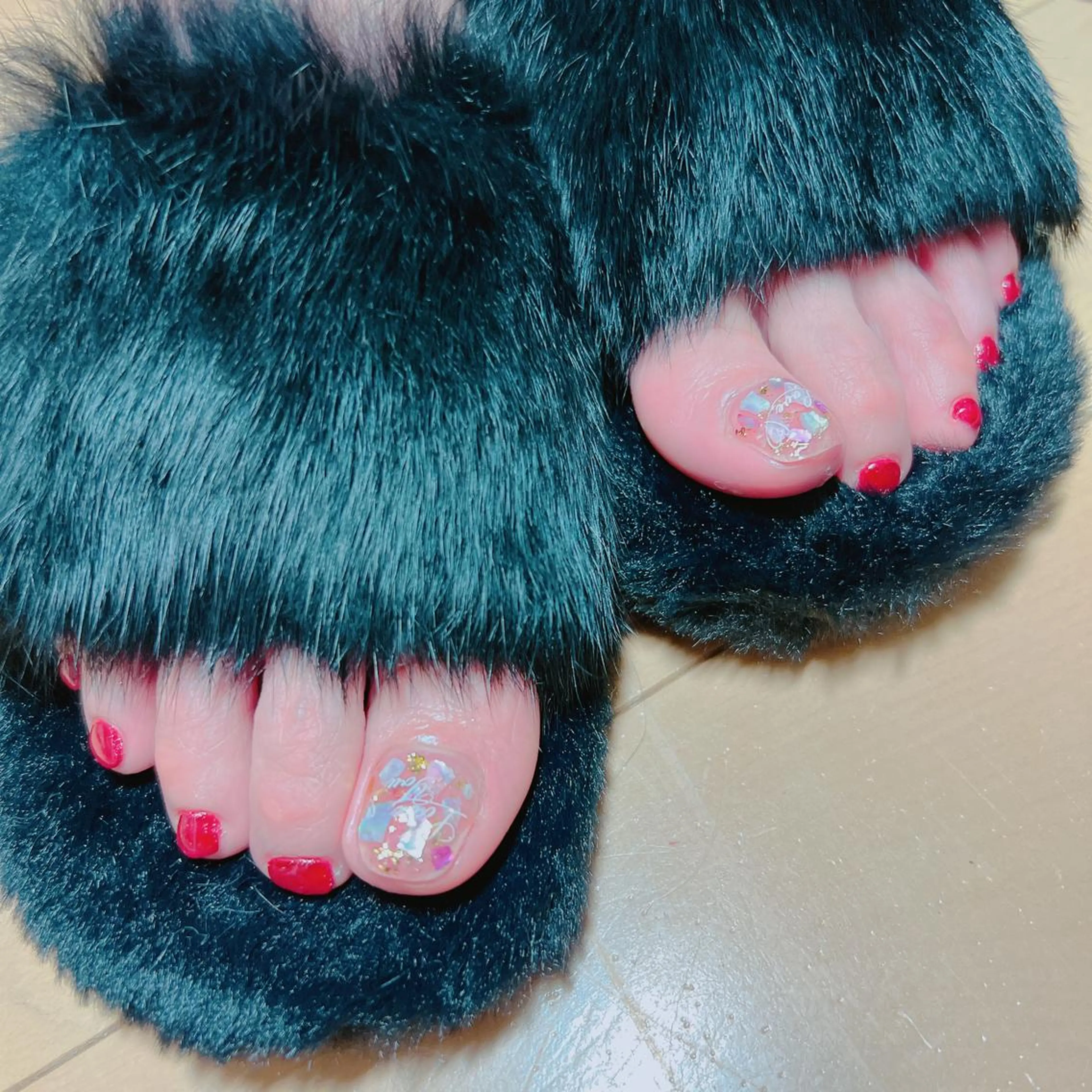 ネイル フットネイル マグネットネイル 赤色 フットネイル たきぐち みちこのネイルデザイン