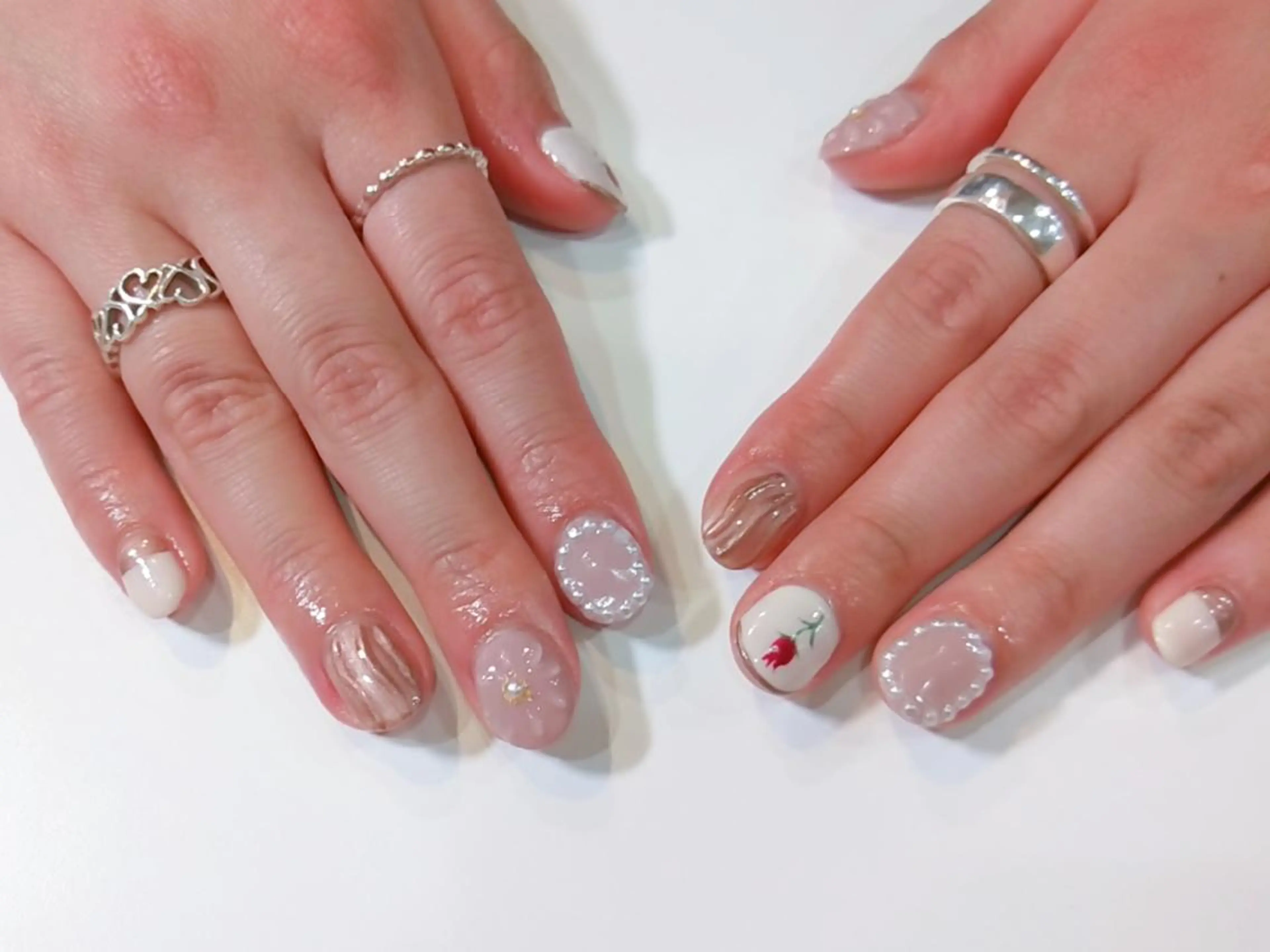 ネイル ハンドネイル ハンドケア R'well所属・はばすみれ🎀ﾈｲﾙ 光ﾌｪｲｼｬﾙ ﾍｱのネイルデザイン