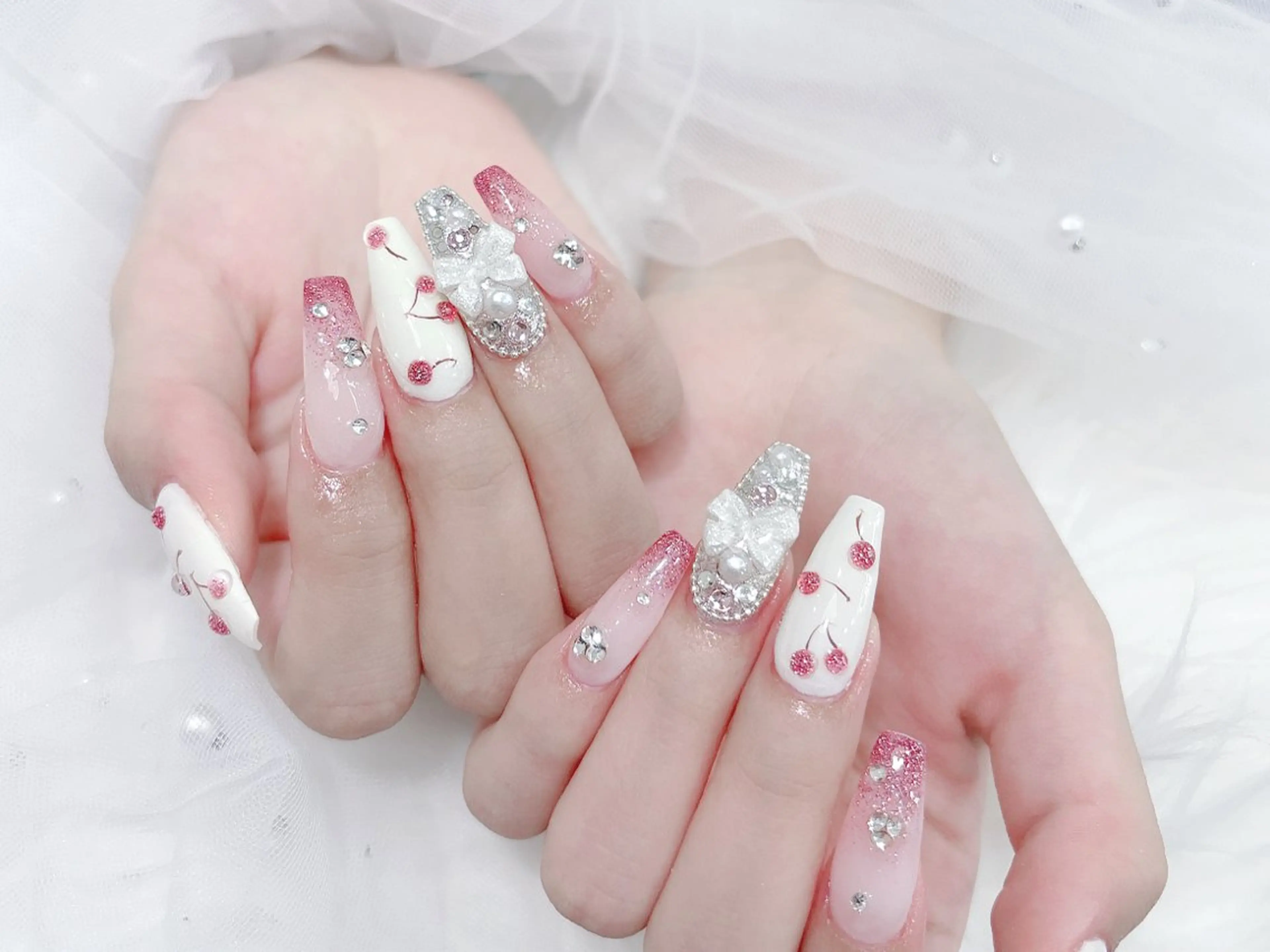 ネイル キラキラネイル スカルプネイル ハンドネイル MoMoA Nail ネイル長さ出し専門店のネイルデザイン