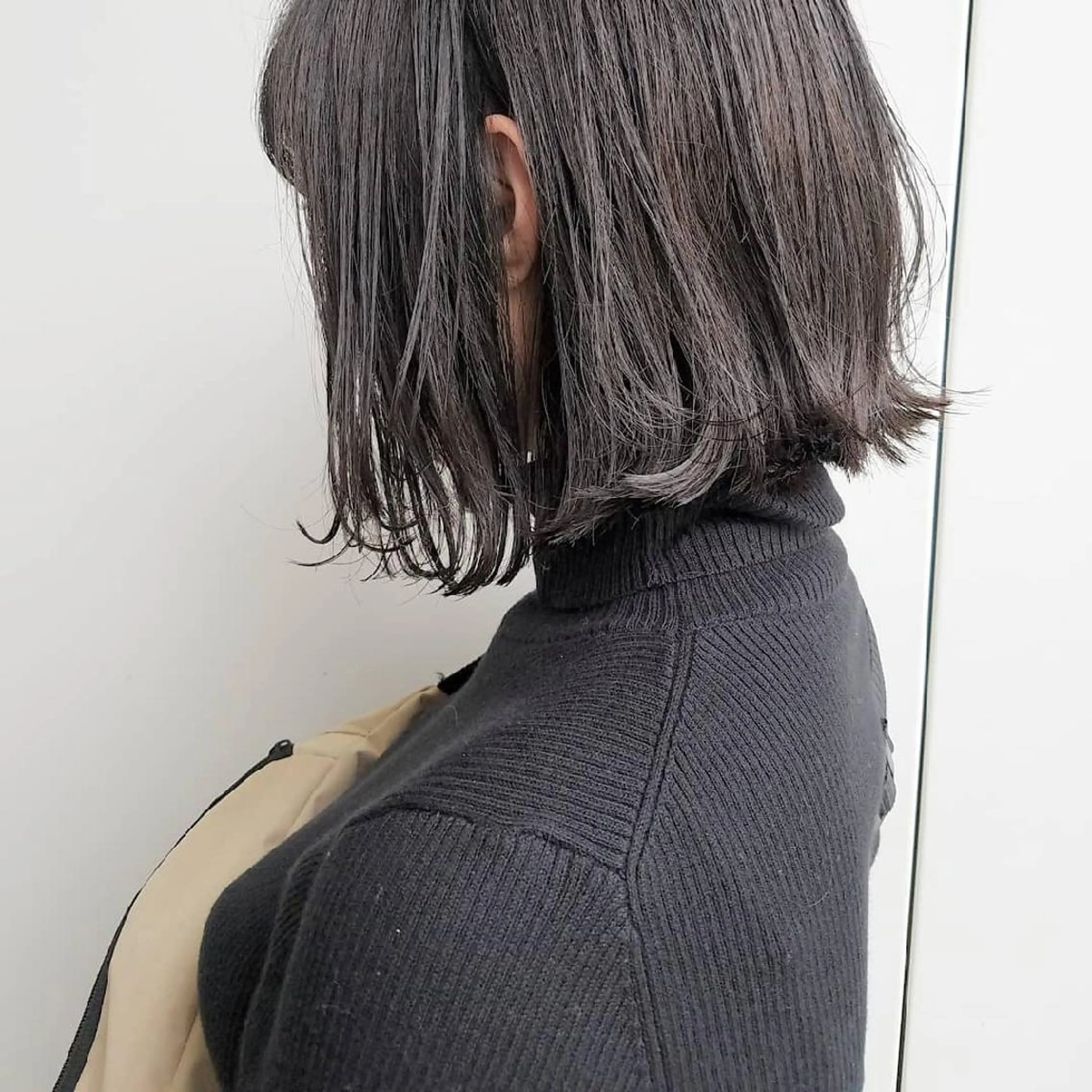 ショート カラー ヘアアレンジ グレージュ ボブ iplus✴ まつげ、眉毛、耳つぼのマツエク・マツパデザイン