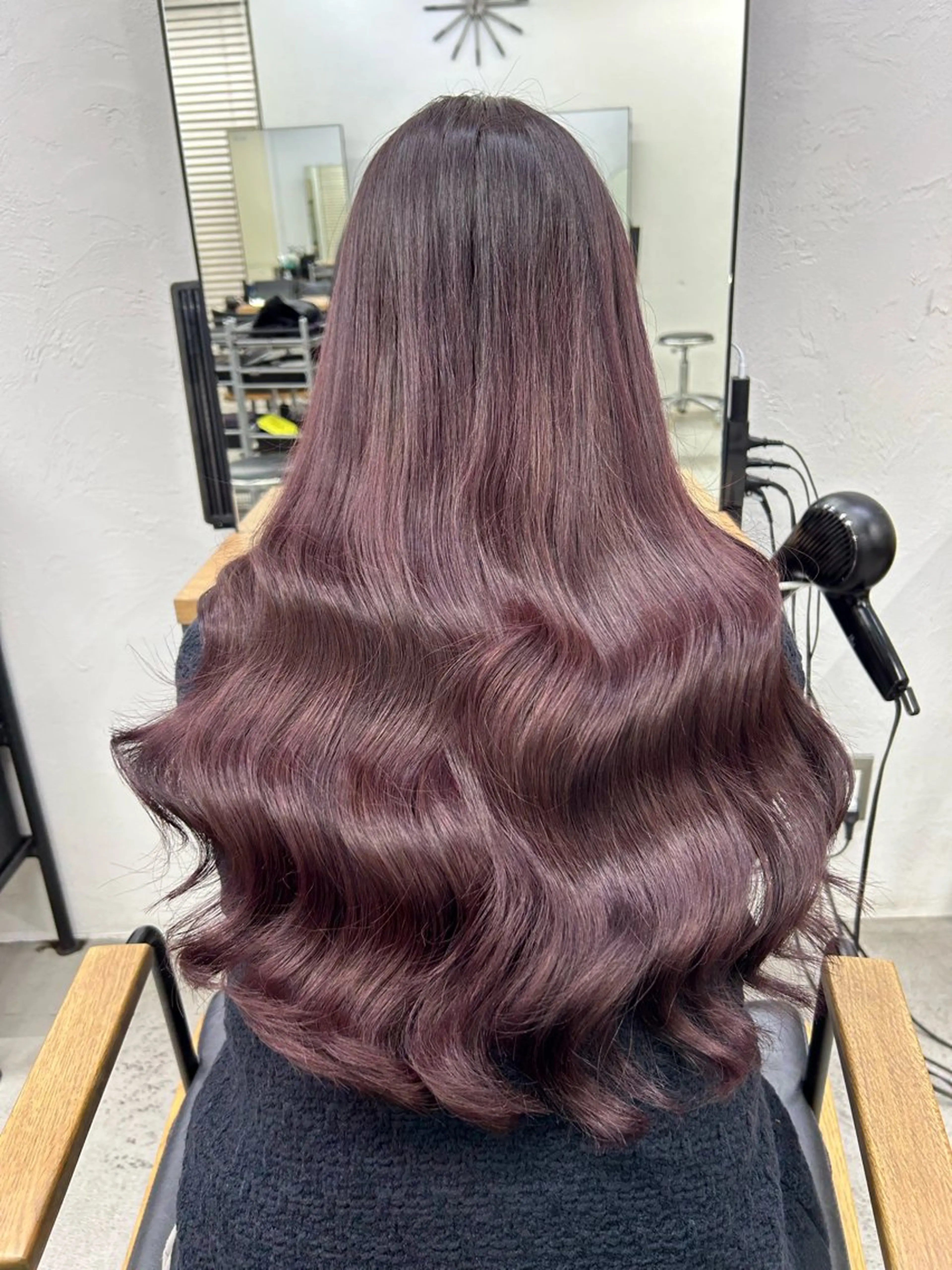 ロング カラー ブリーチ ボルドーカラー カシス ダブルカラー ブリーチなしカラー RYOSUKE ハイトーンのヘアスタイル