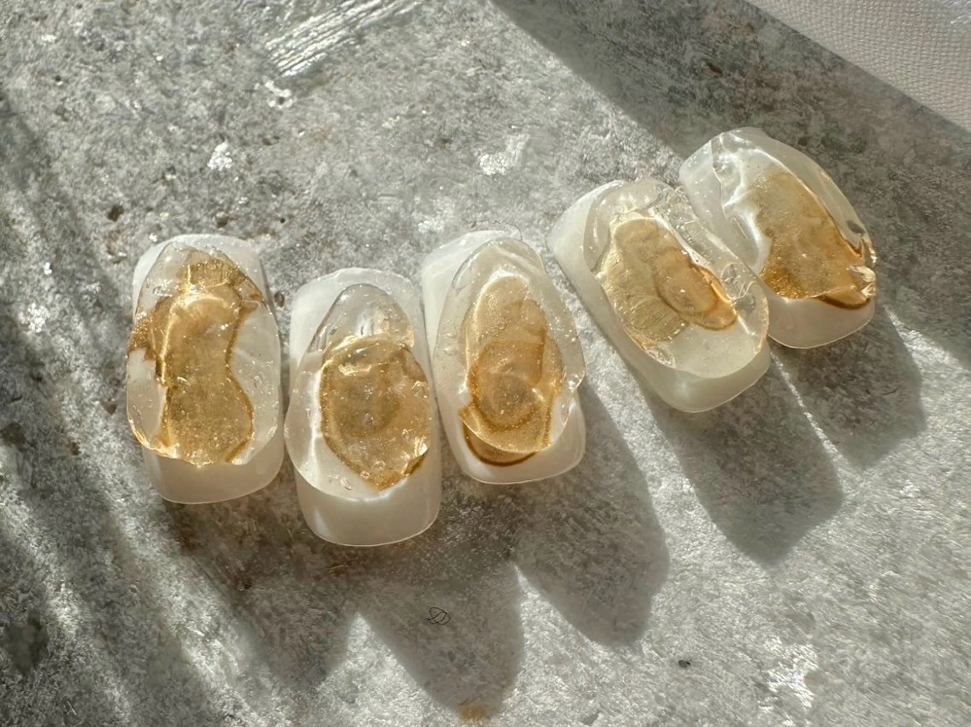 ネイル ニュアンスネイル 黒須莉奈 IRYのネイルデザイン