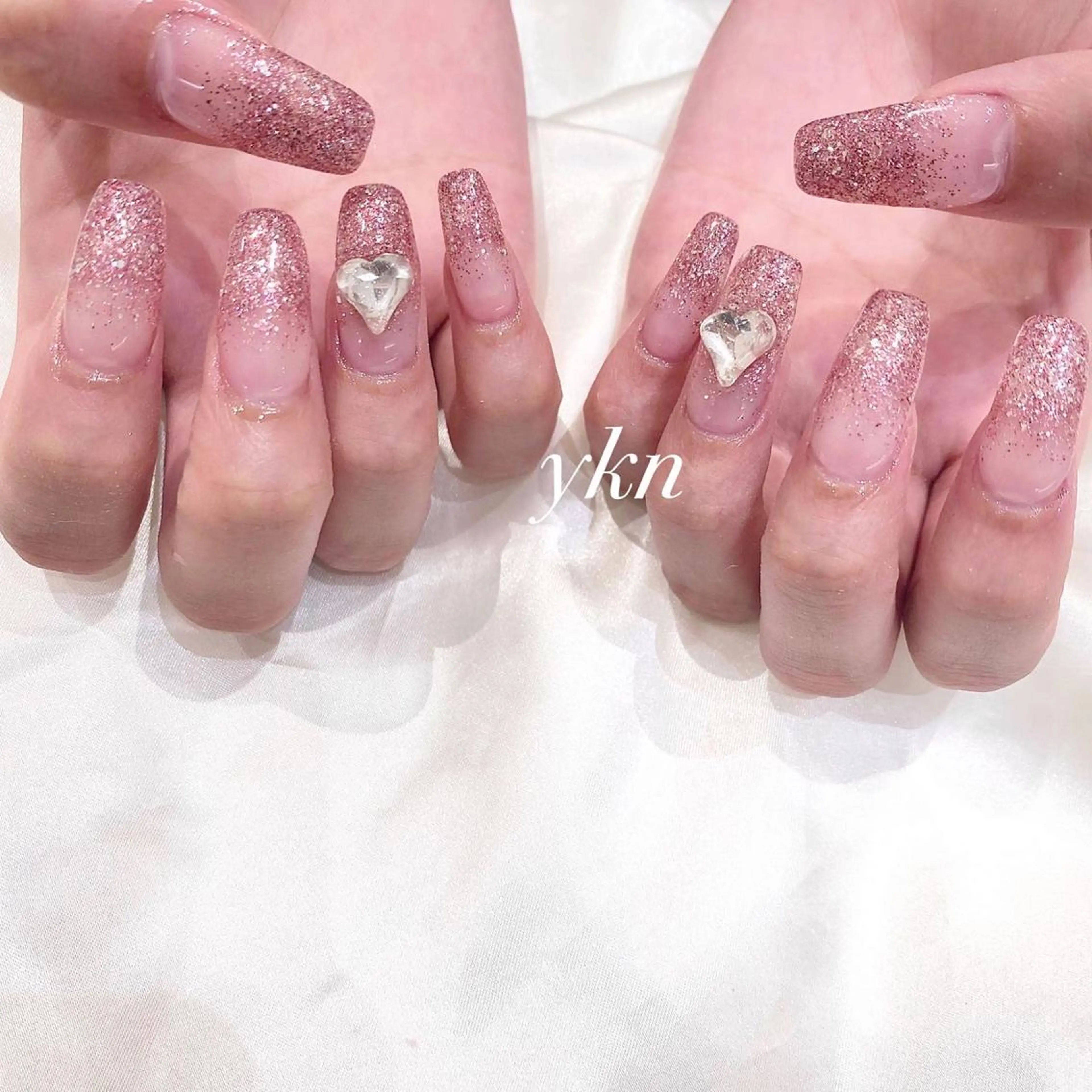 ネイル グラデーション キラキラネイル ラメ(グリッター) ラメグラデーション ハンドネイル melMoon .のネイルデザイン