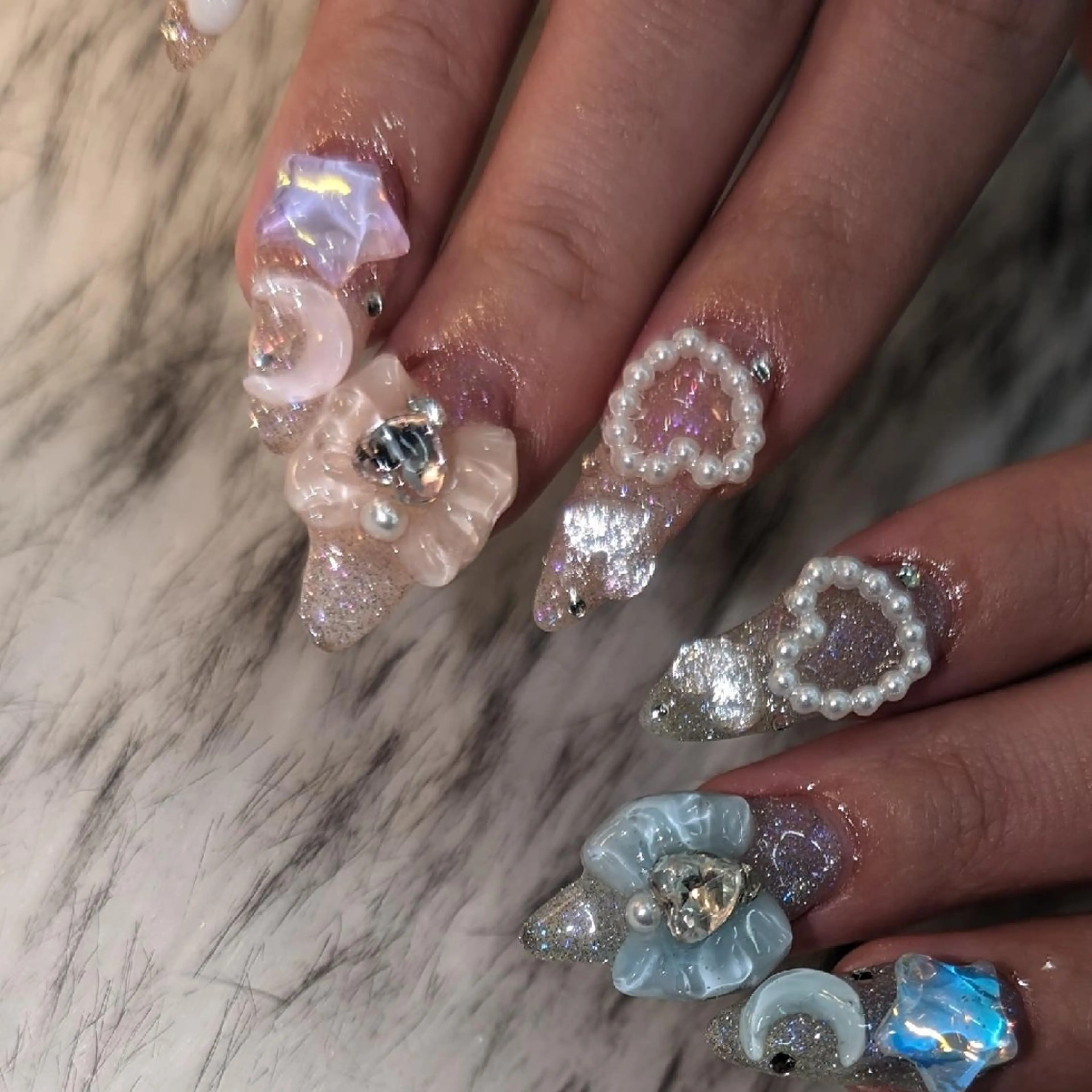 ネイル ハンドネイル RUNWAY 　　の眉毛・アイブロウイメージ