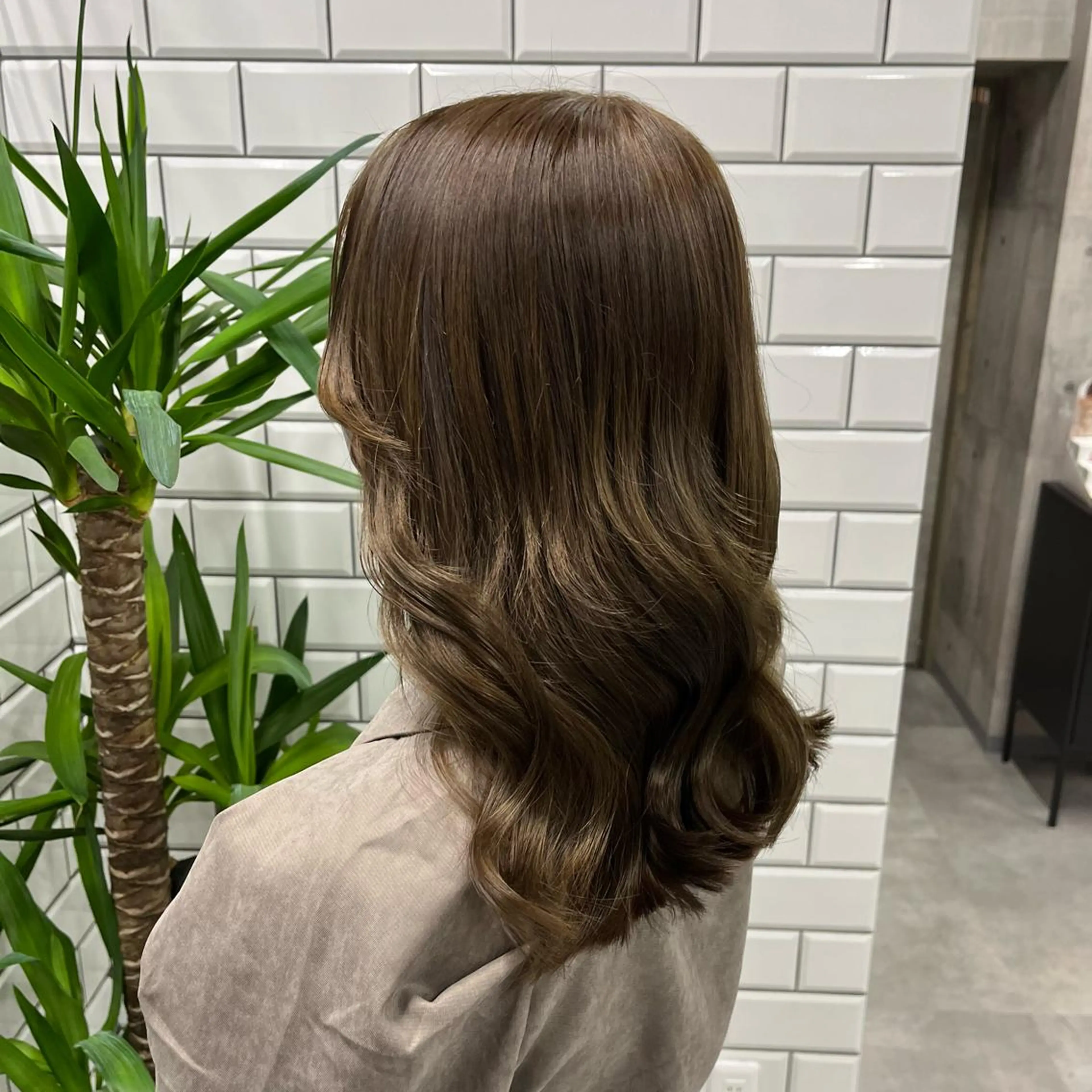 ミディアム カラー ヘアアレンジ カット ヘアカラー トリートメント newi赤羽 HINATAのヘアスタイル