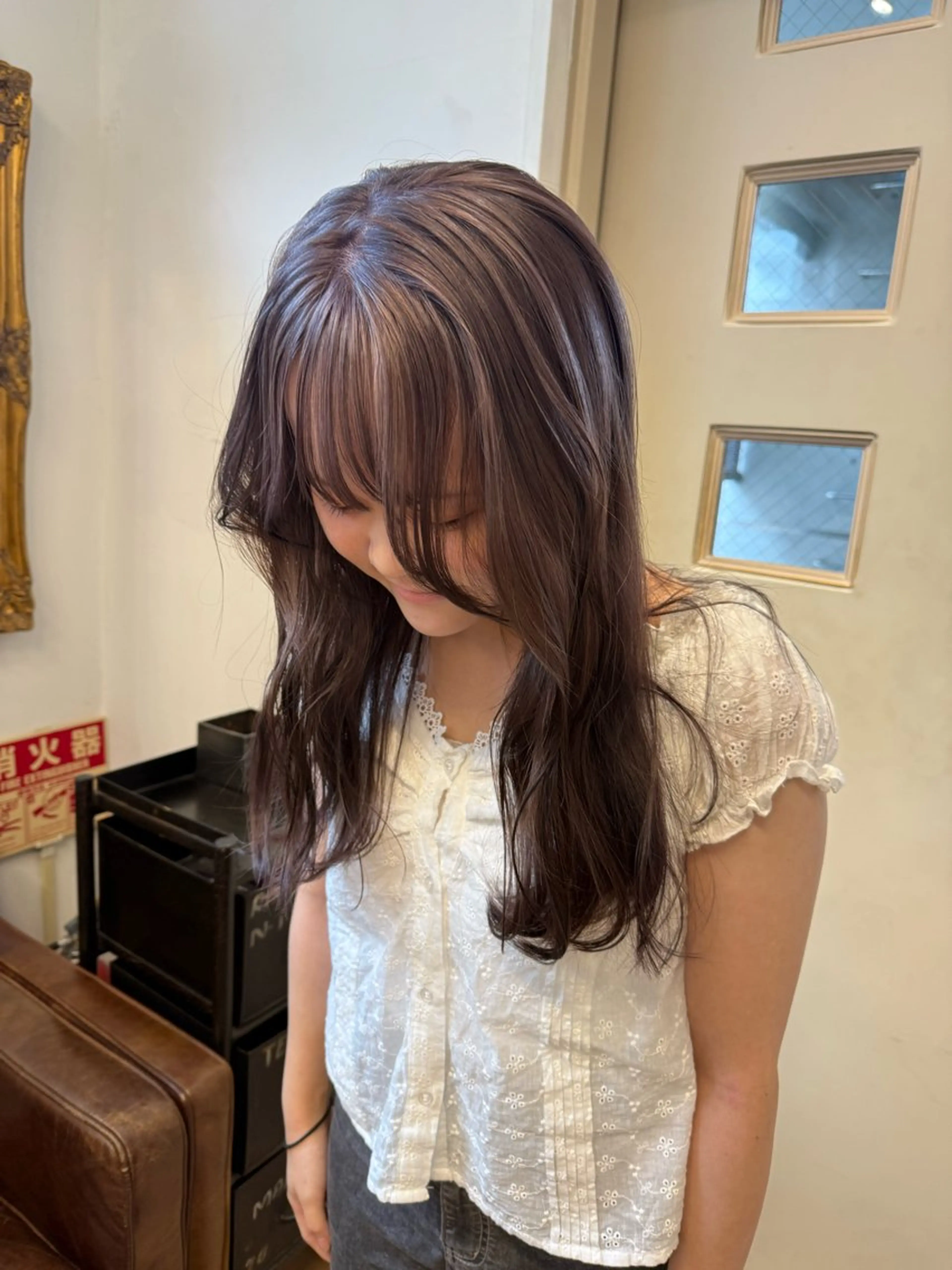 ロング カラー ミルクティー× グレージュMOMOのヘアスタイル