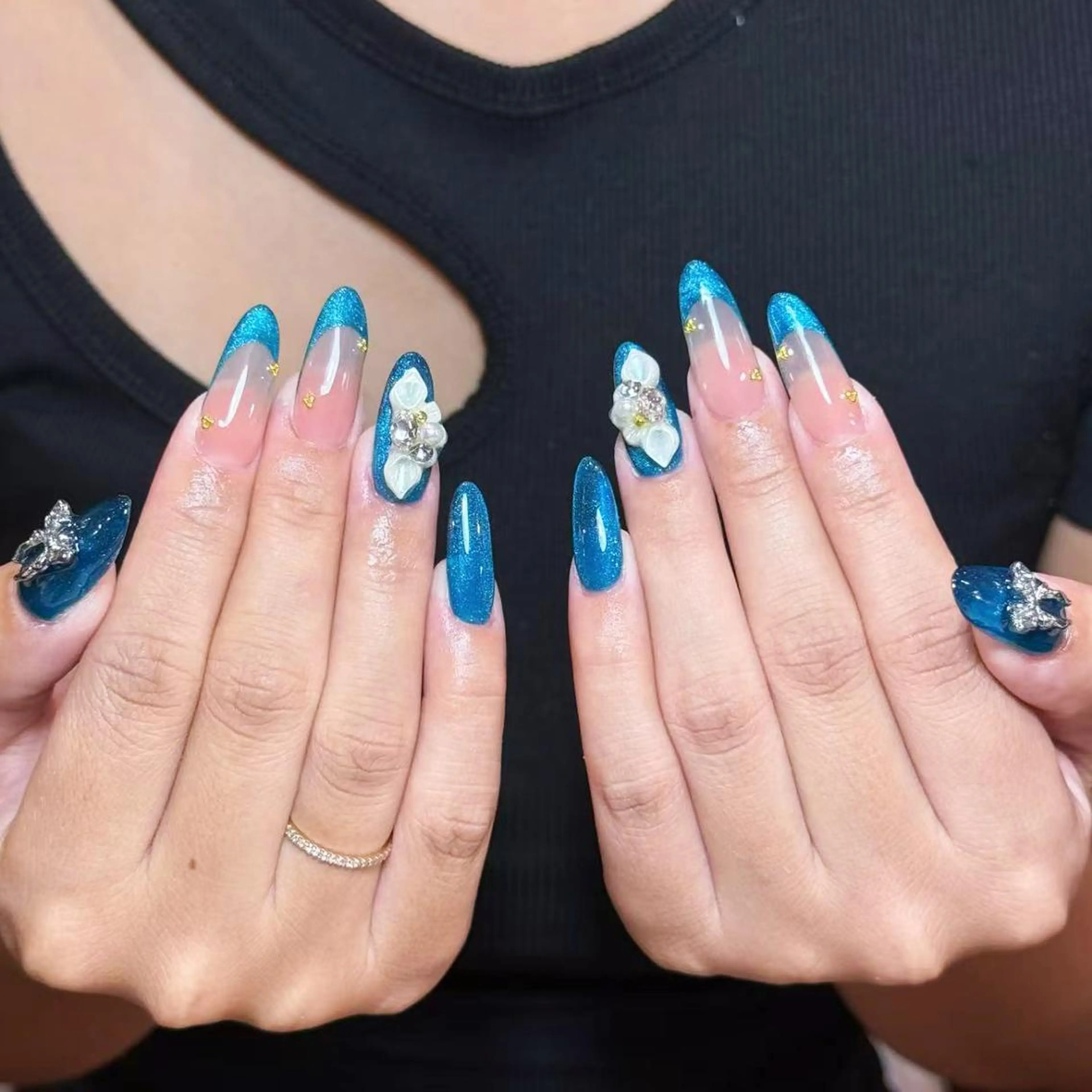 ネイル アートネイル オーロラネイル ガーリー キラキラネイル マグネットネイル ハンドネイル DIAMOND 💅のネイルデザイン