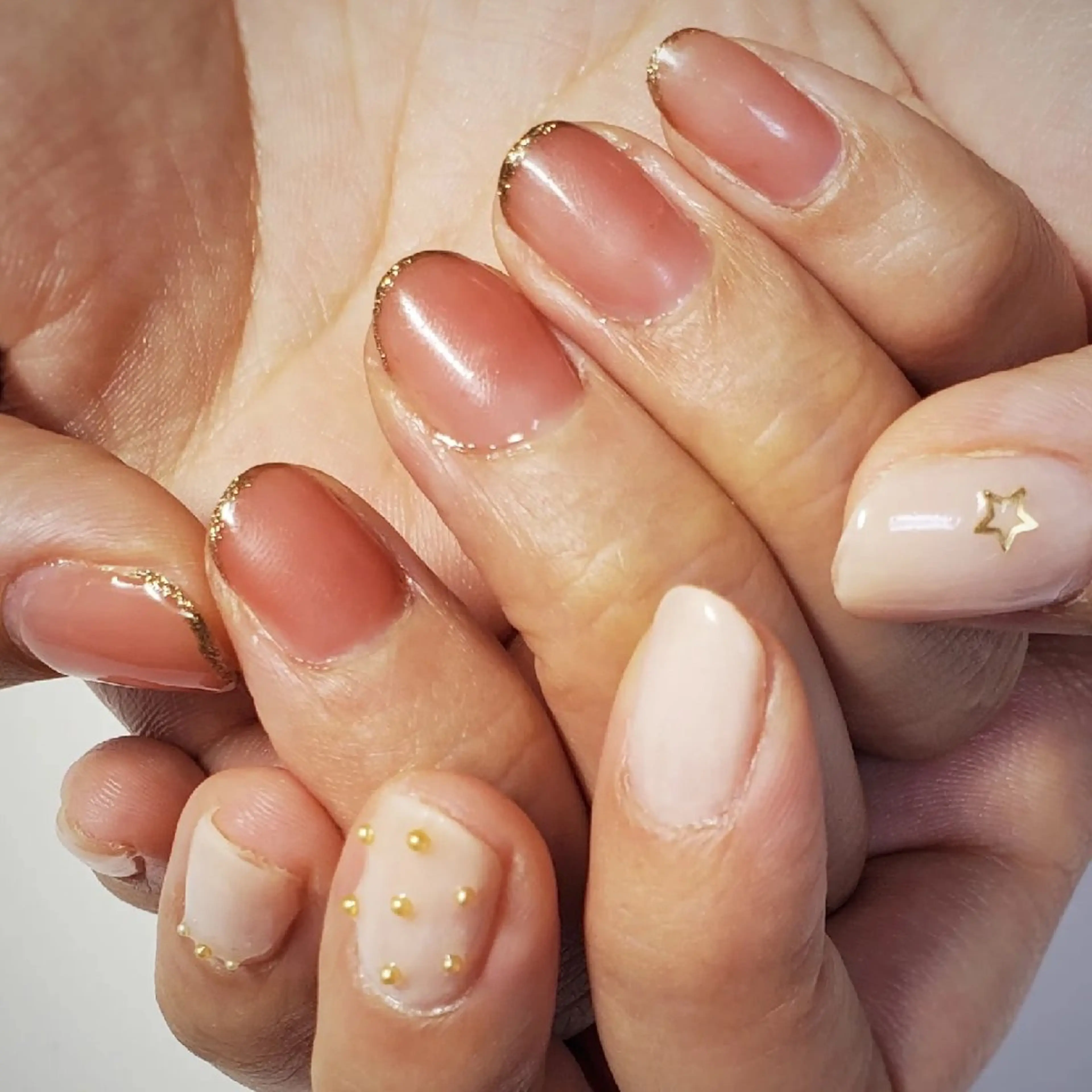 ネイル ラメ(グリッター) シンプルネイル ハンドネイル Y. Saoriのネイルデザイン