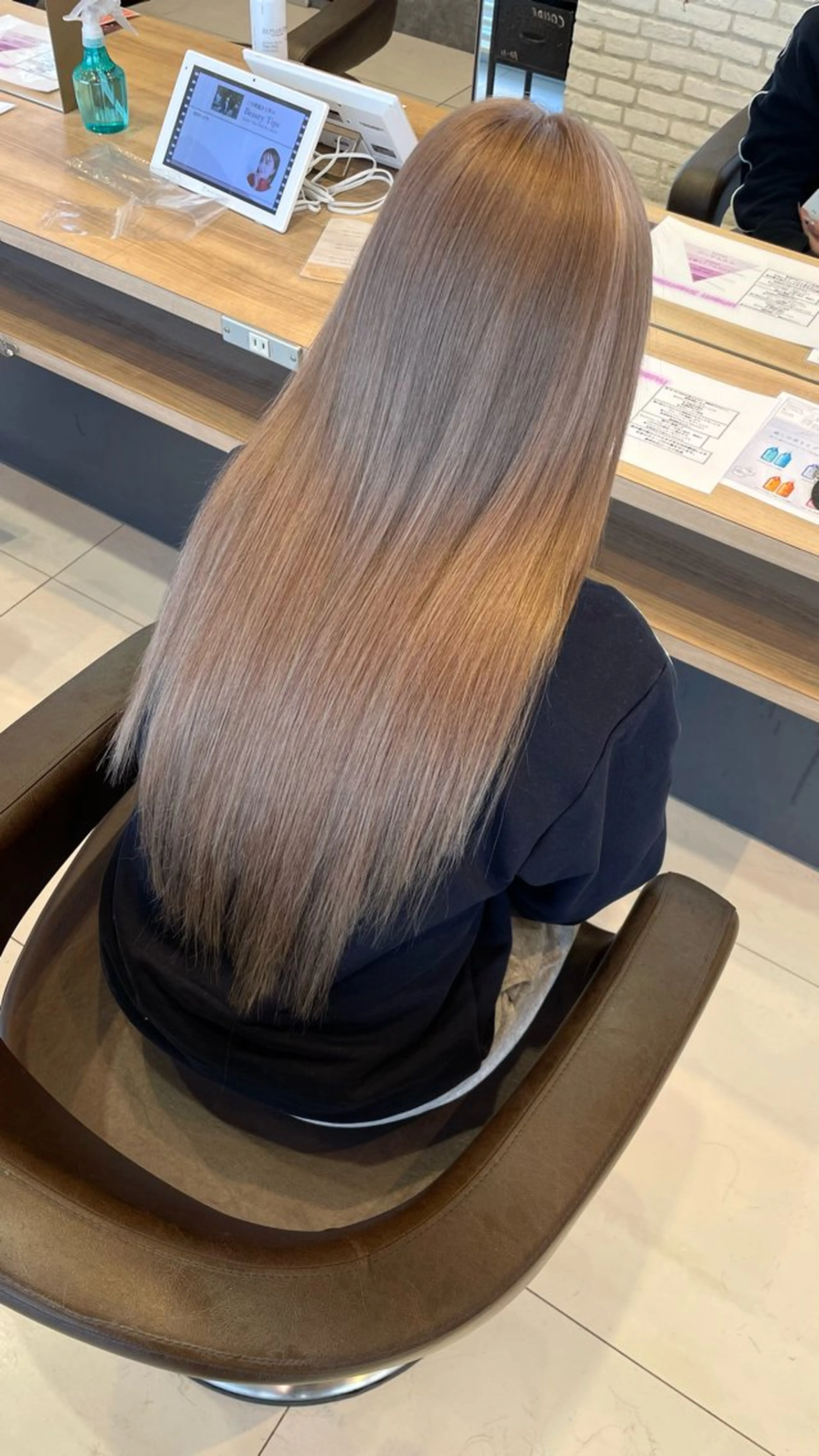 ロング エクステ Earth  Authentic 草津エイスクエア店所属・苗村 梨愛のヘアスタイル