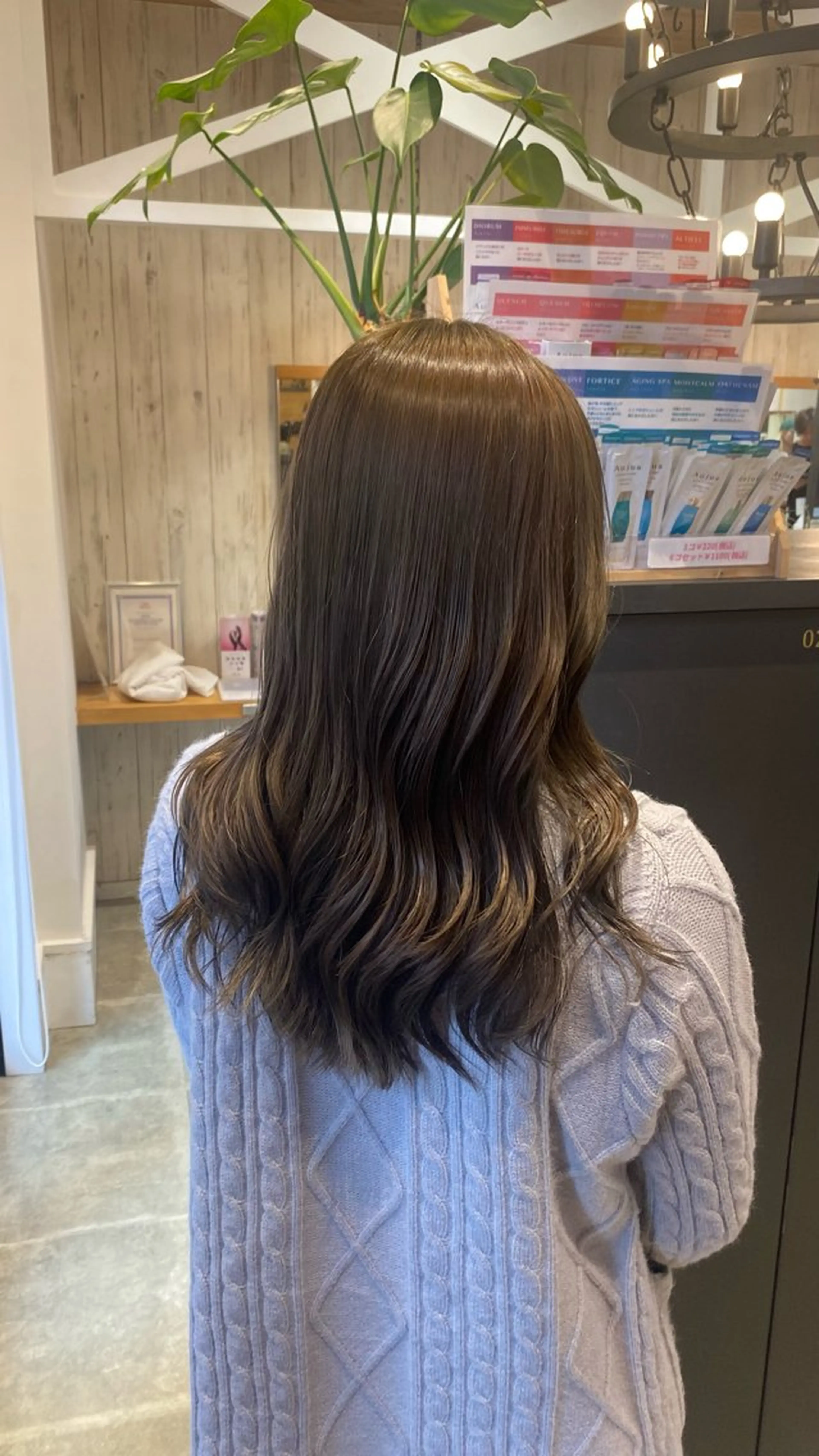 セミロング カラー ベージュカラー オリーブベージュ カット ヘアカラー トリートメント 柴田 枝利子のヘアスタイル