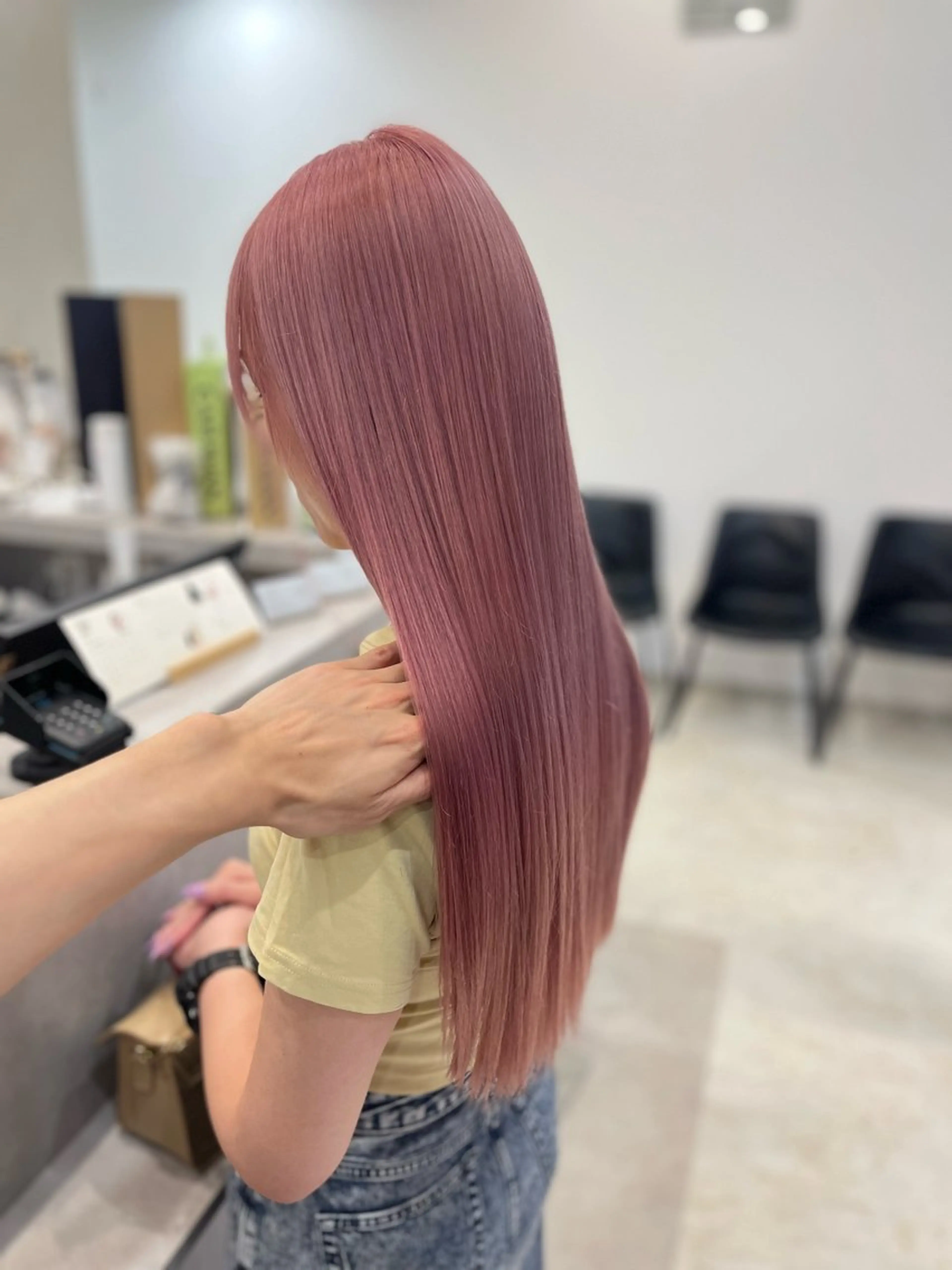 ロング カラー ブリーチ ピンクカラー カット ヘアカラー トリートメント LATE  tokyo所属・廣庭 勇人のヘアスタイル