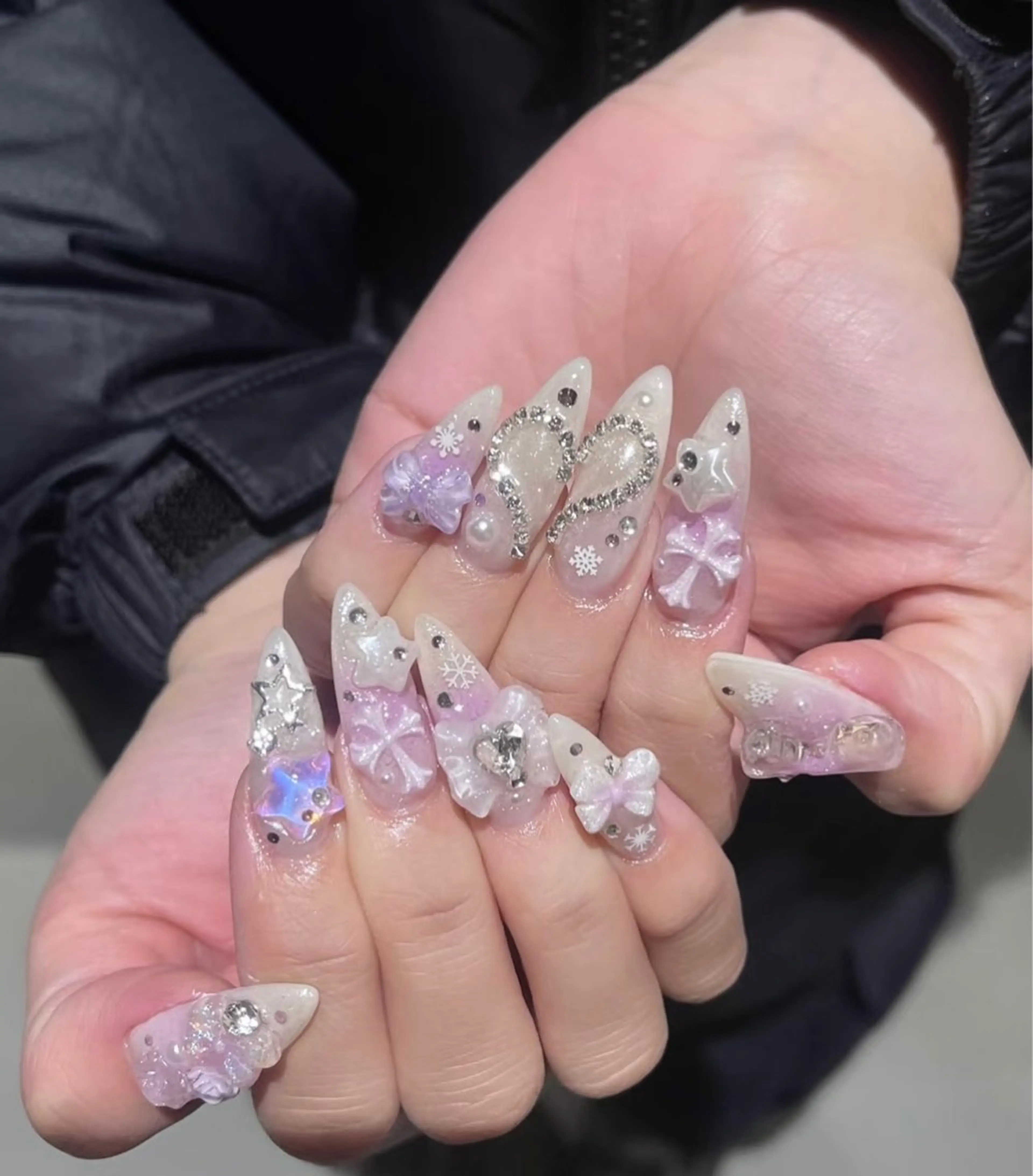 ネイル チークネイル フレンチネイル ジェルネイル ガーリー キラキラネイル ハンドネイル 高橋 雪のネイルデザイン