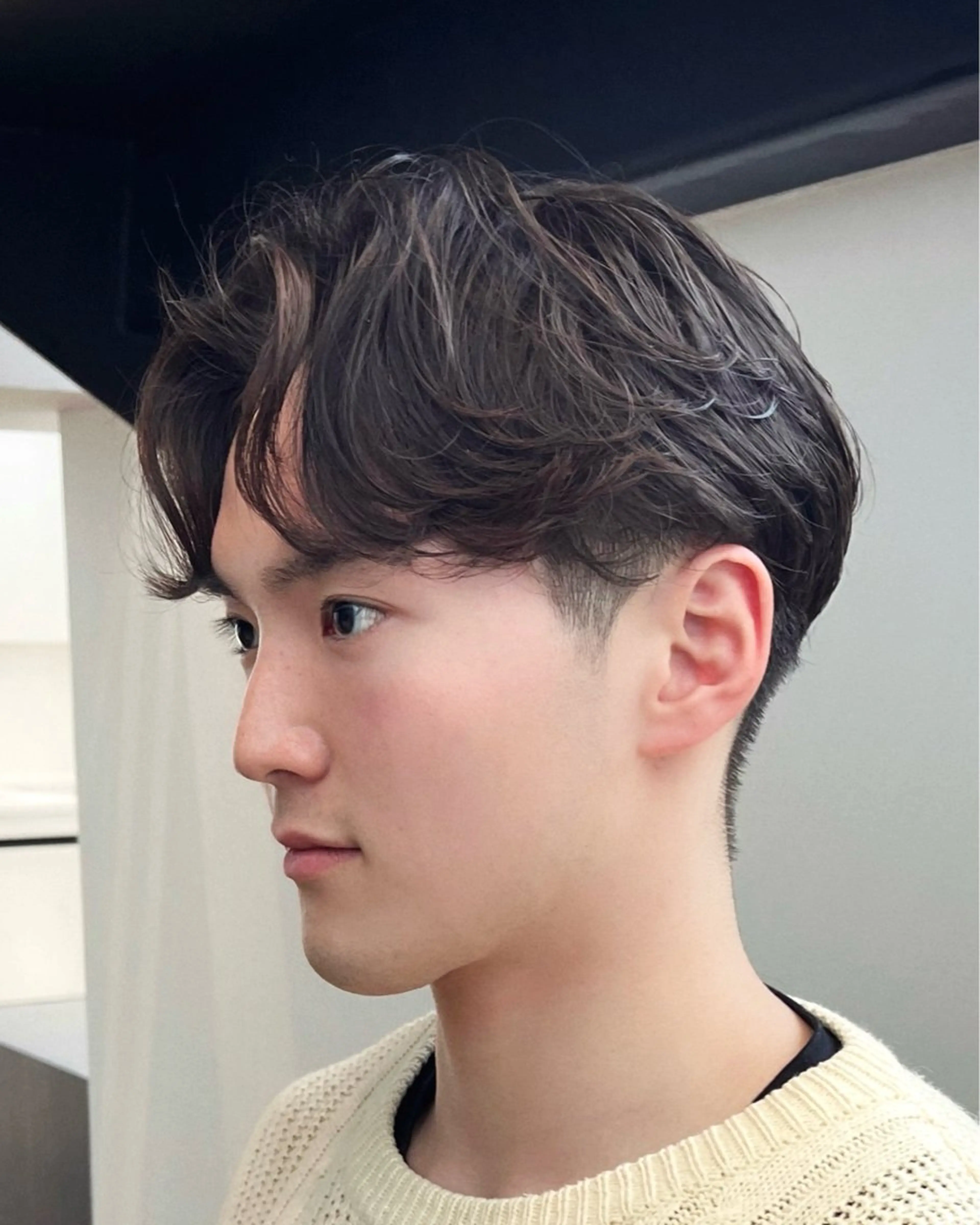 パーマ メンズ センターパート メンズパーマ ニュアンスパーマ カット パーマ Qin shaire salon 原宿verno店所属・【センターパート】 ETO／江藤翼の眉毛・アイブロウイメージ