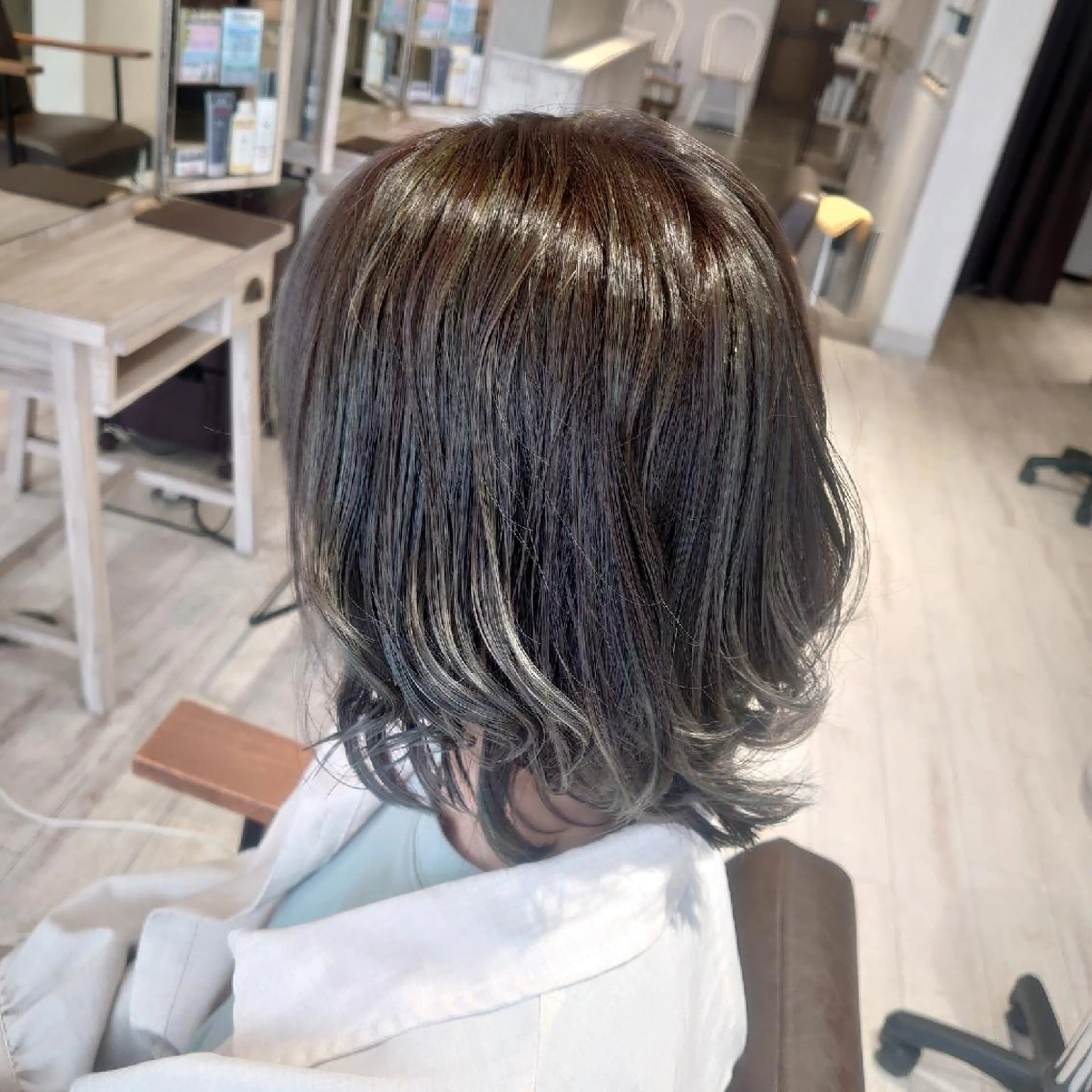 ミディアム カラー ヘアアレンジ アッシュ グレージュ ハイライトカラー ハイライト E Komo hair所属・Wow❕E Komo hair 永井一輝のヘアスタイル