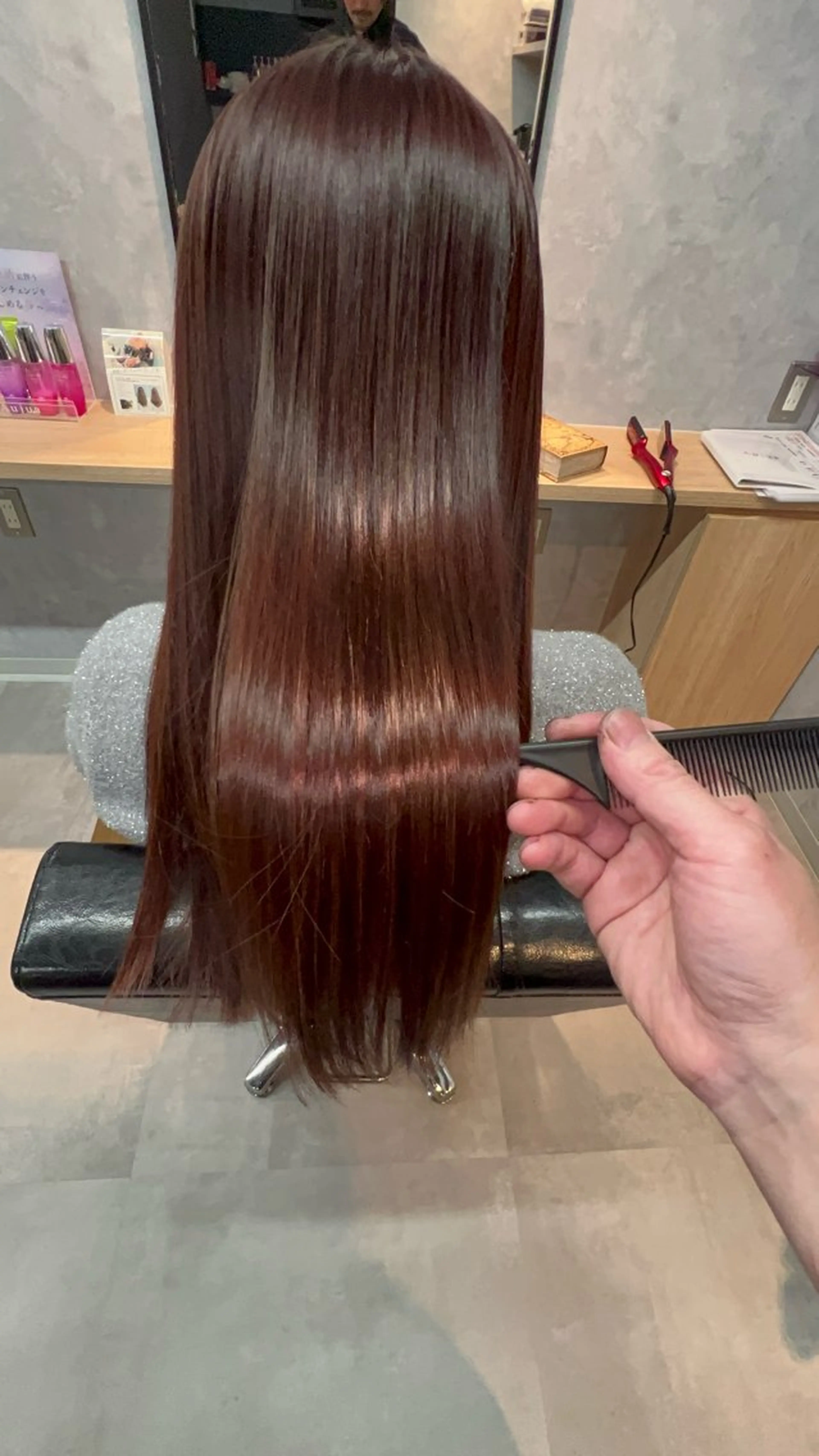 ロング motoトップカラー リスト/ブリーチカラのヘアスタイル