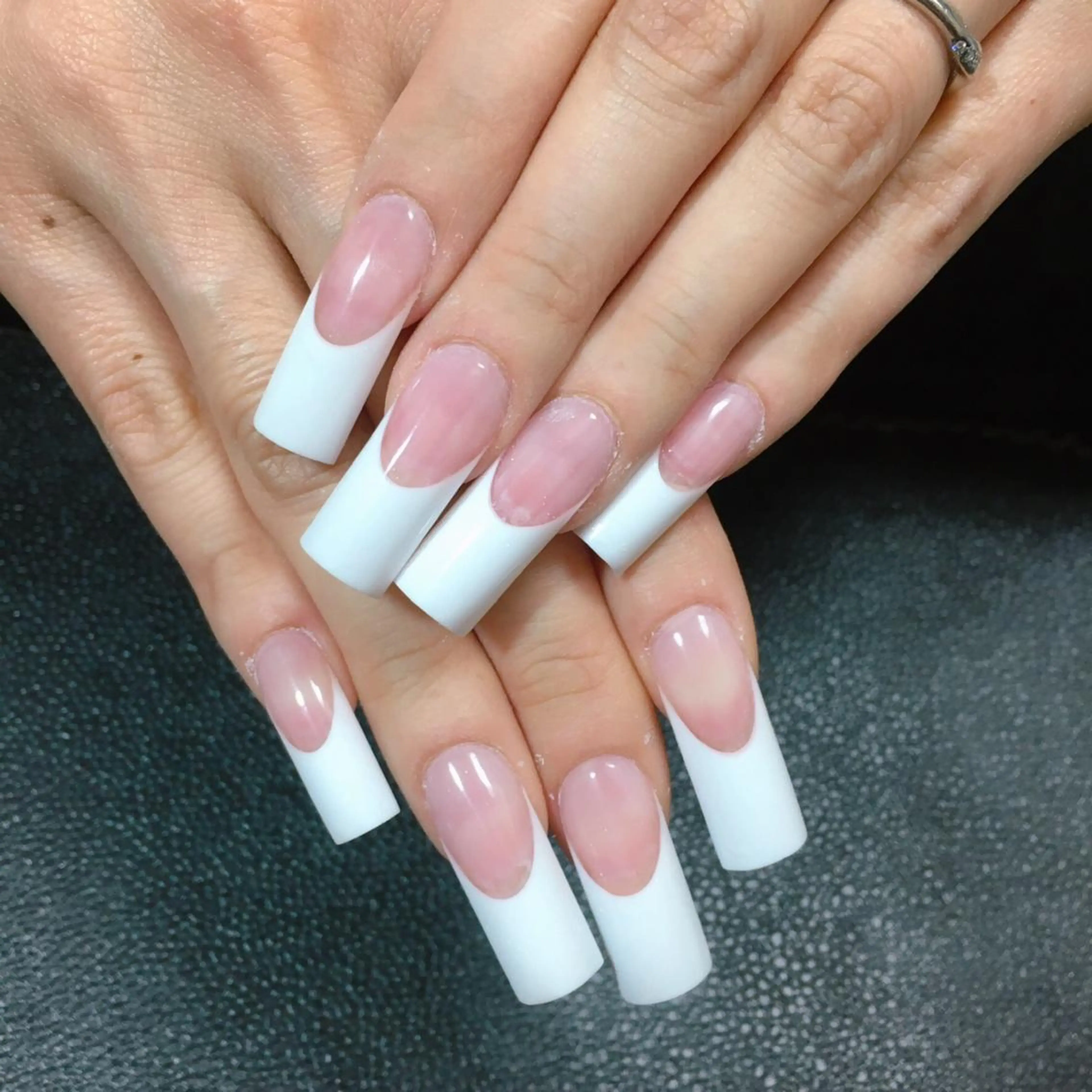 【モデル募集】フレンチスカルプチュア(オフ別料金がかかります)お直しは不可。の写真