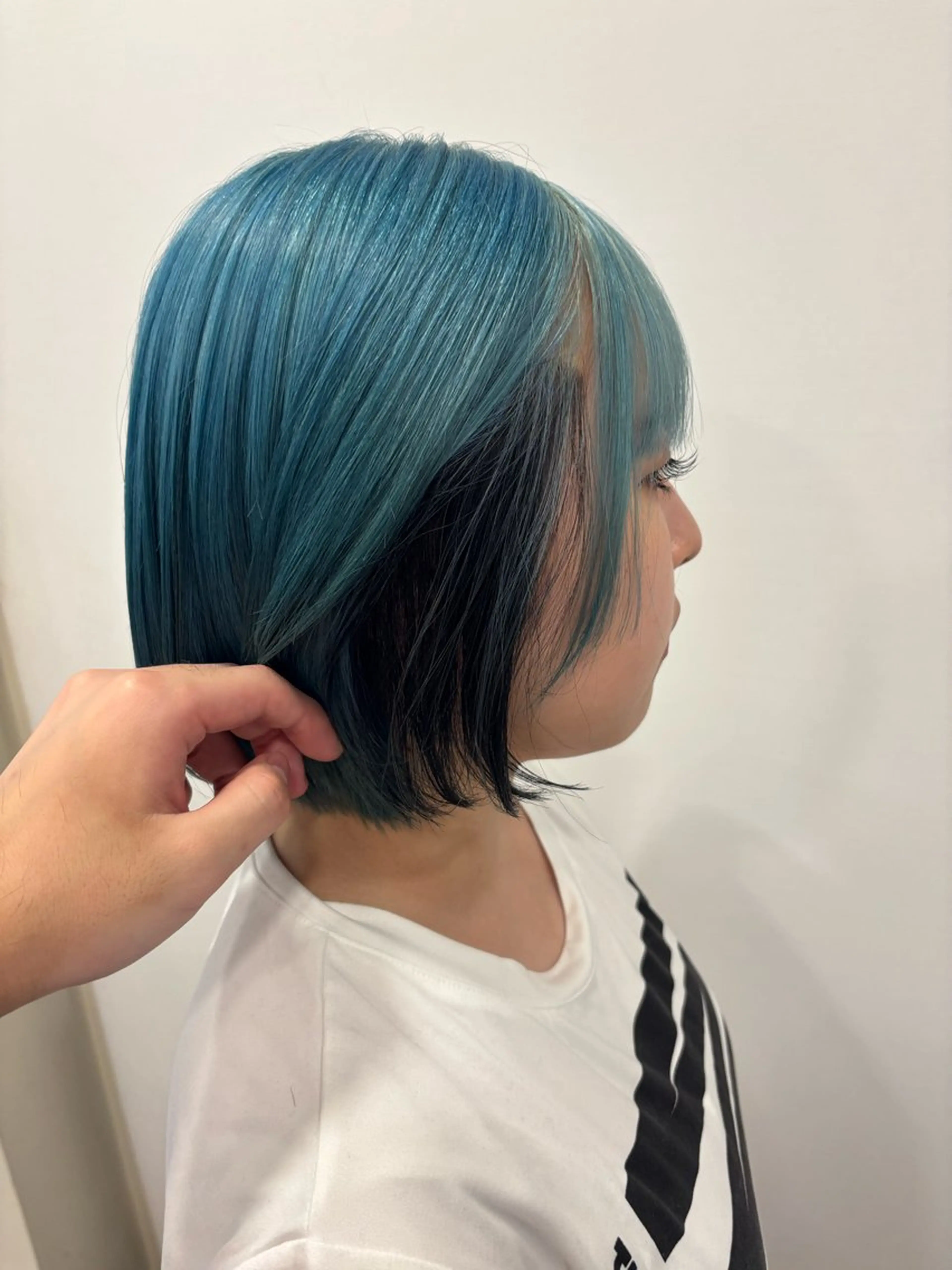 ミディアム カラー ブルーカラー デザインカラー ヘアカラー 井上 悠人のヘアスタイル