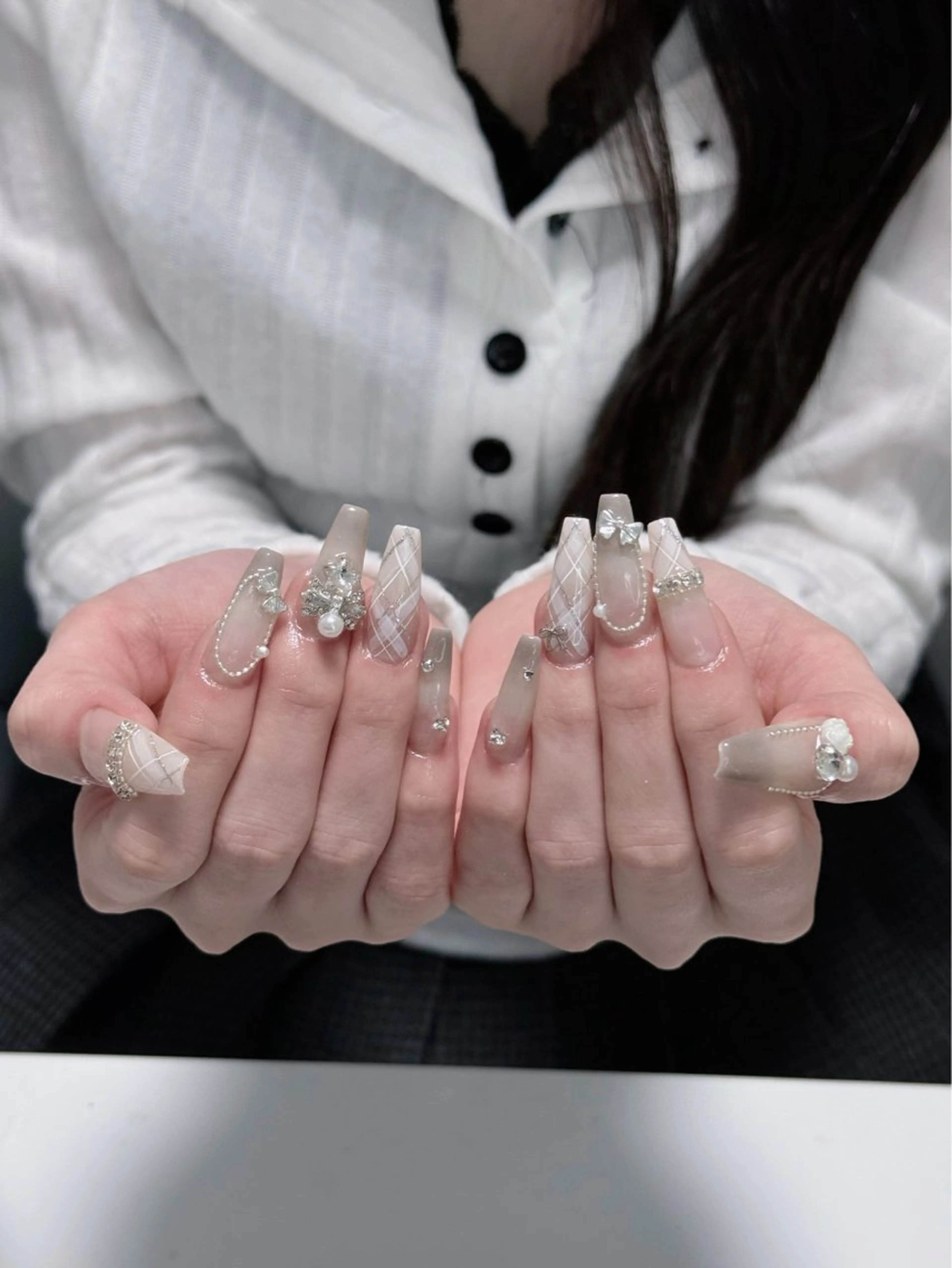 ネイル アートネイル ジェルネイル キラキラネイル ニュアンスネイル オフィスネイル ハンドネイル Kitty Nailのネイルデザイン