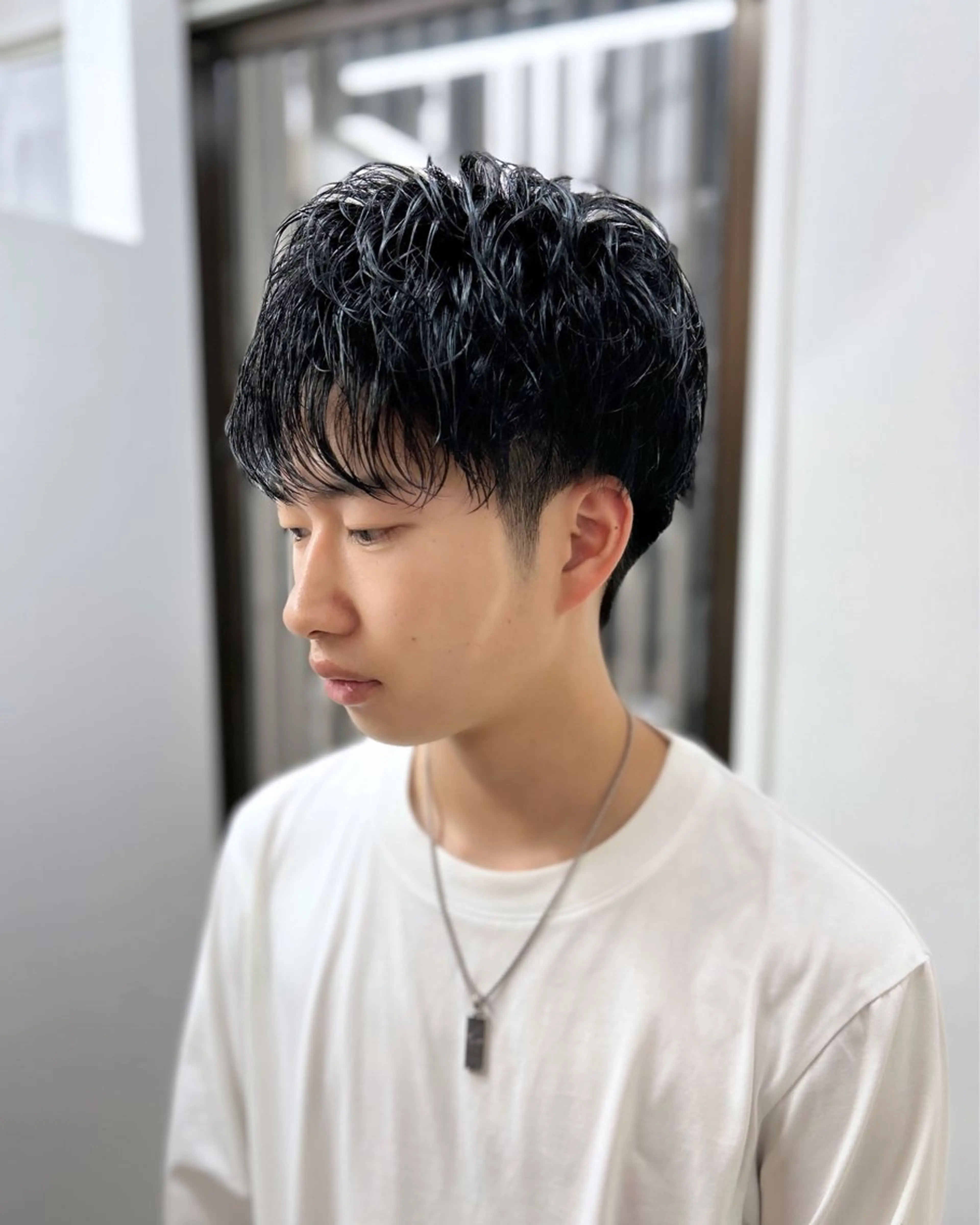 ショート カラー メンズ マッシュ メンズパーマ ツーブロック 黒髪 ブルーカラー ワックス脱毛 CHELSEA  梅田所属・OKADA/メンズ /カット/眉/縮毛のヘアスタイル