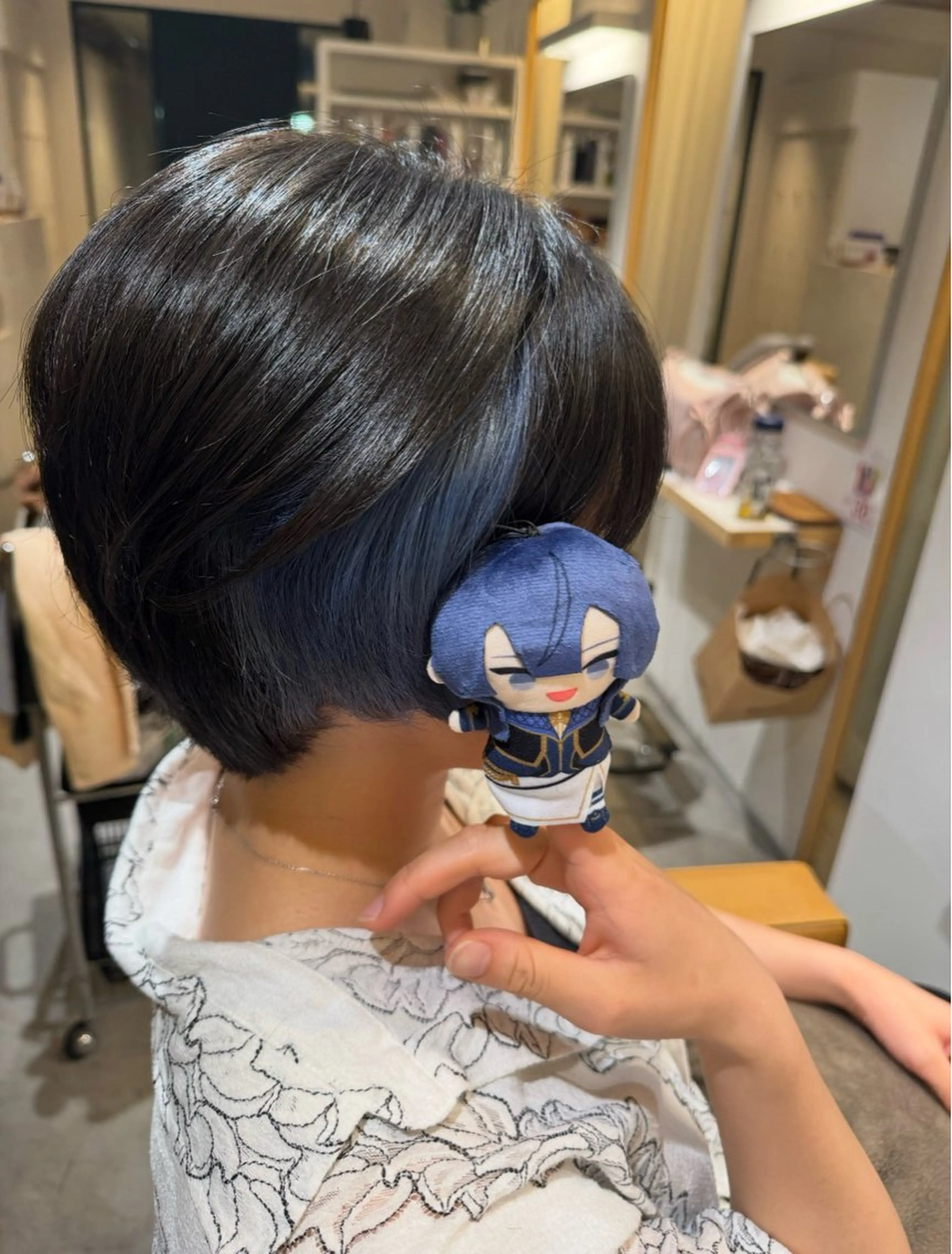 ショート カラー ヘアカラー トリートメント 中山 涼華のヘアスタイル