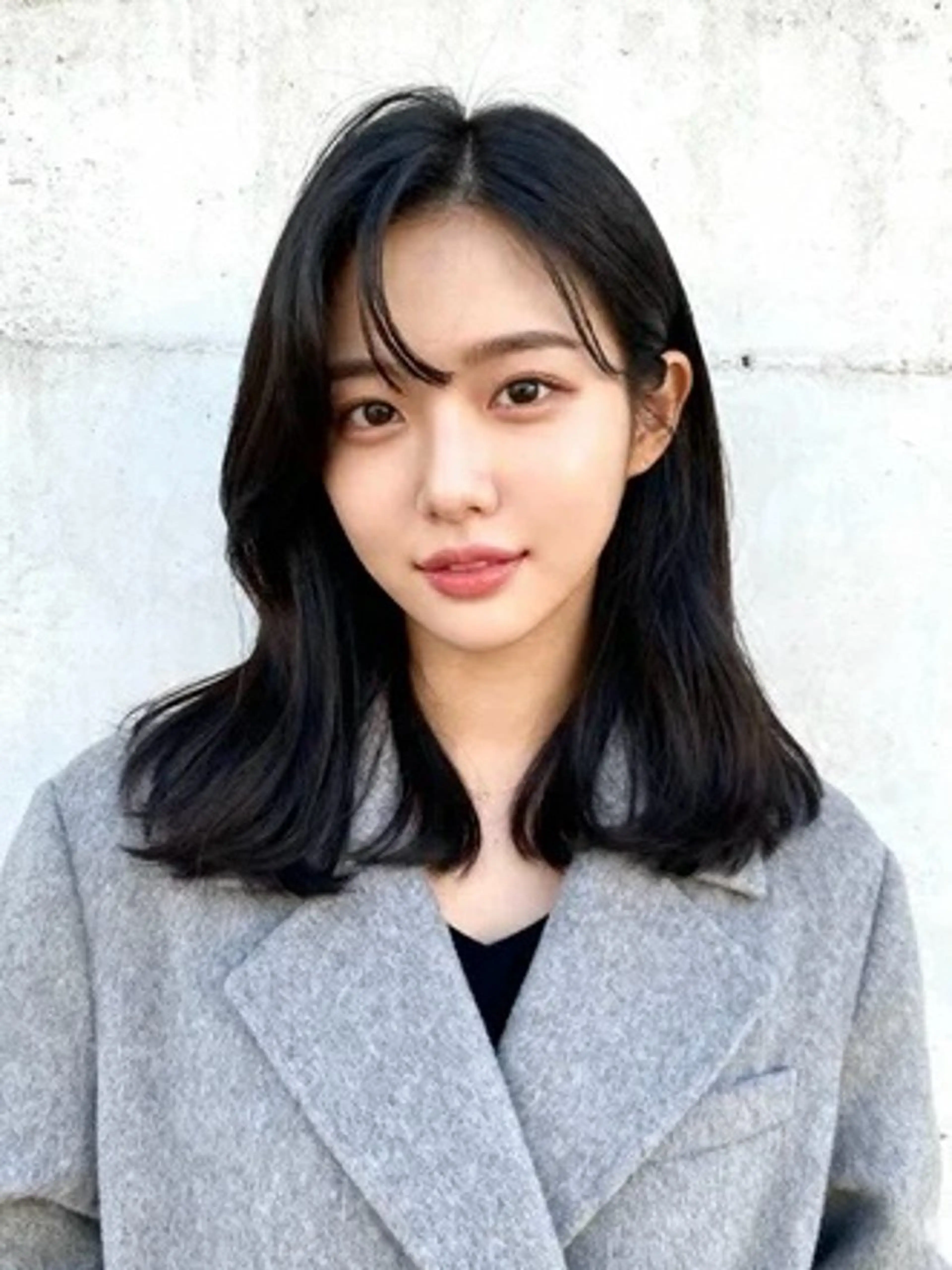 セミロング くびれヘア 顔まわりレイヤー 韓国風ヘア レイヤーカット 小顔カット カット トリートメント 韓国レイヤーカット 🫧大阪梅田レイヤーのヘアスタイル