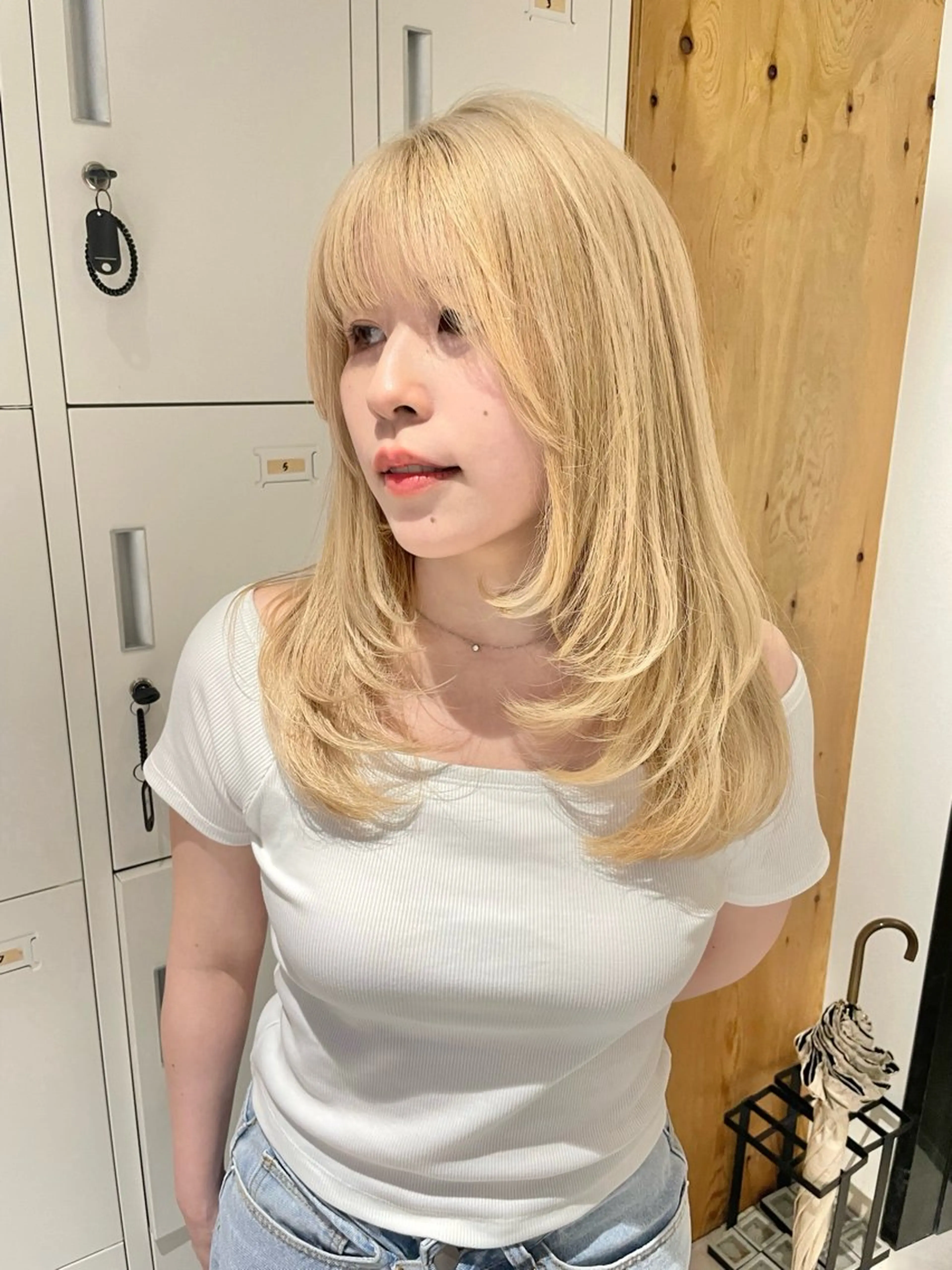 セミロング アキ/梅田/顔まわり /レイヤーカット/のヘアスタイル