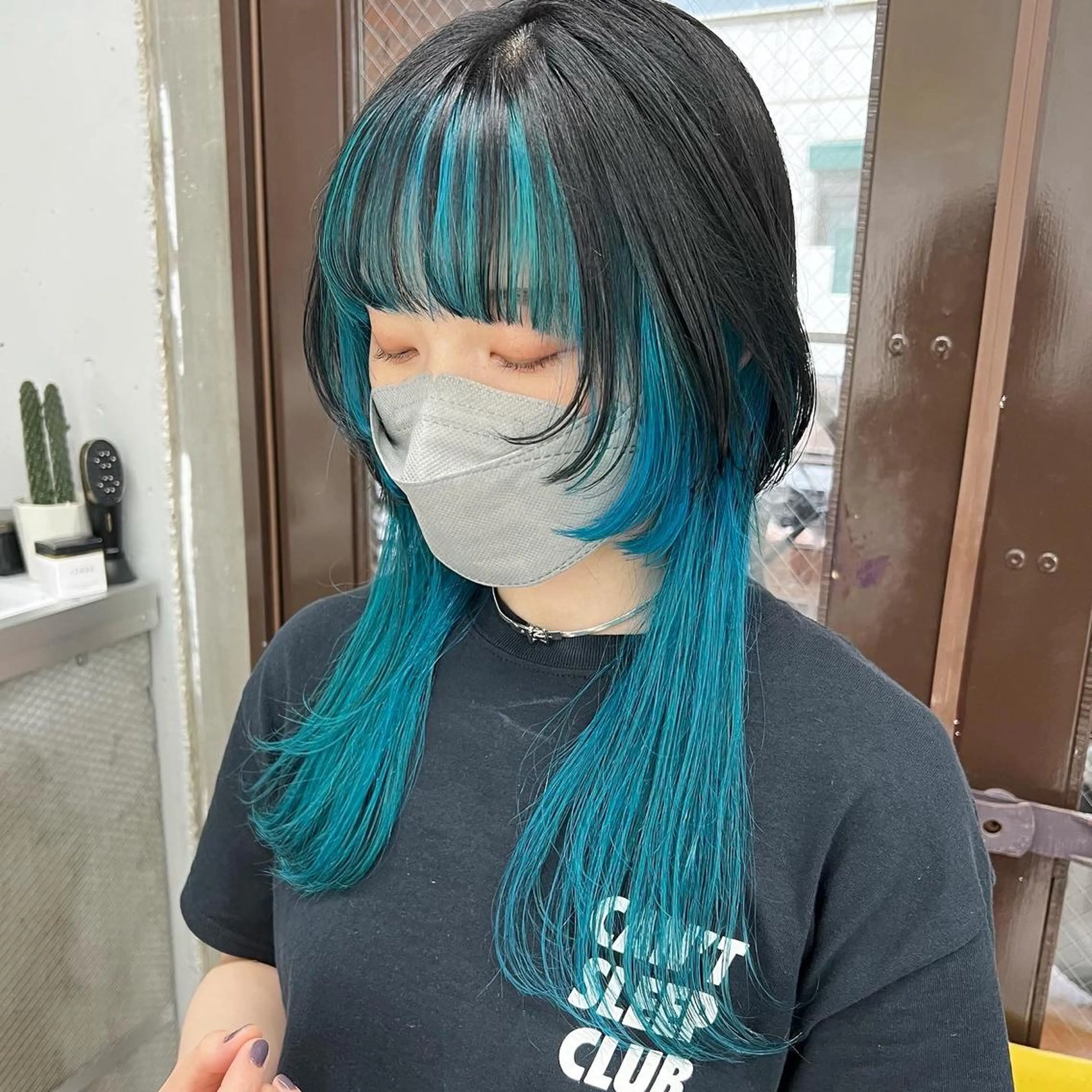 ロング カラー インナーカラー ウルフカット TOMOYAレイヤー ブリーチ縮毛矯正のヘアスタイル