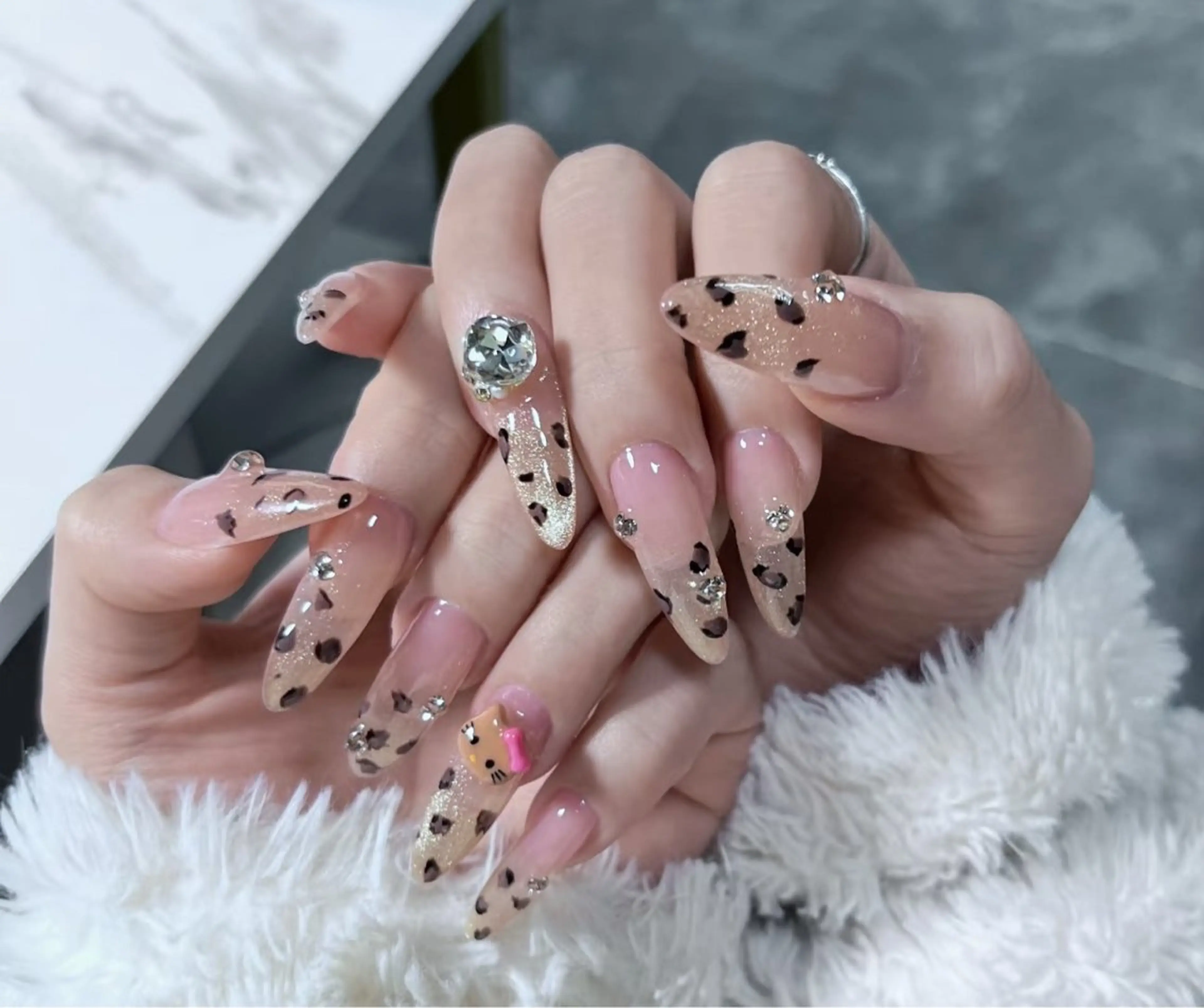 ネイル pink ladyサロン所属・べ にのネイルデザイン