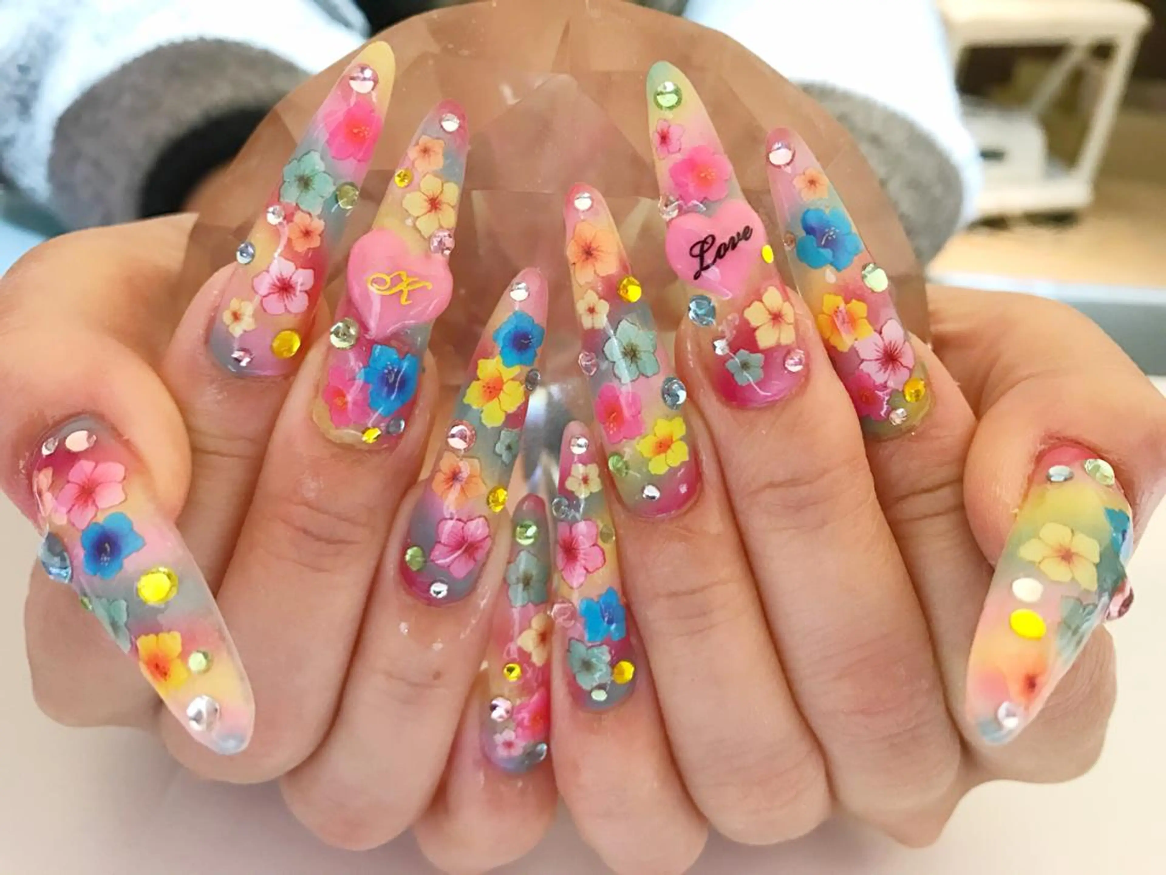 ネイル アートネイル ロングネイル スカルプネイル ストーンネイル ネイルチップ YUN 💅のネイルデザイン