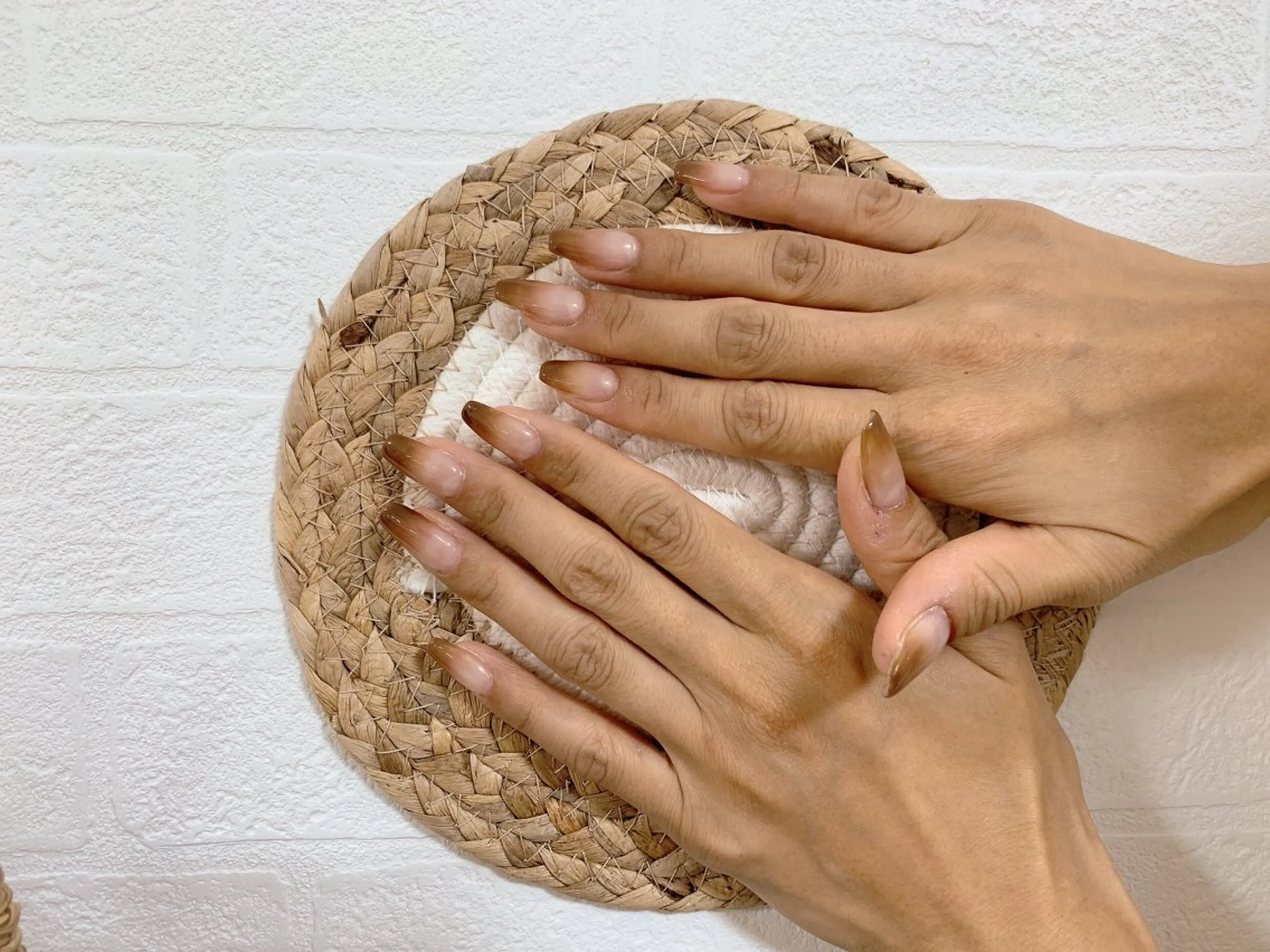 ネイル グラデーション オフィスネイル 冬ネイル ハンドネイル mira-cle大濱美容アカデミー所属・AI NAのネイルデザイン