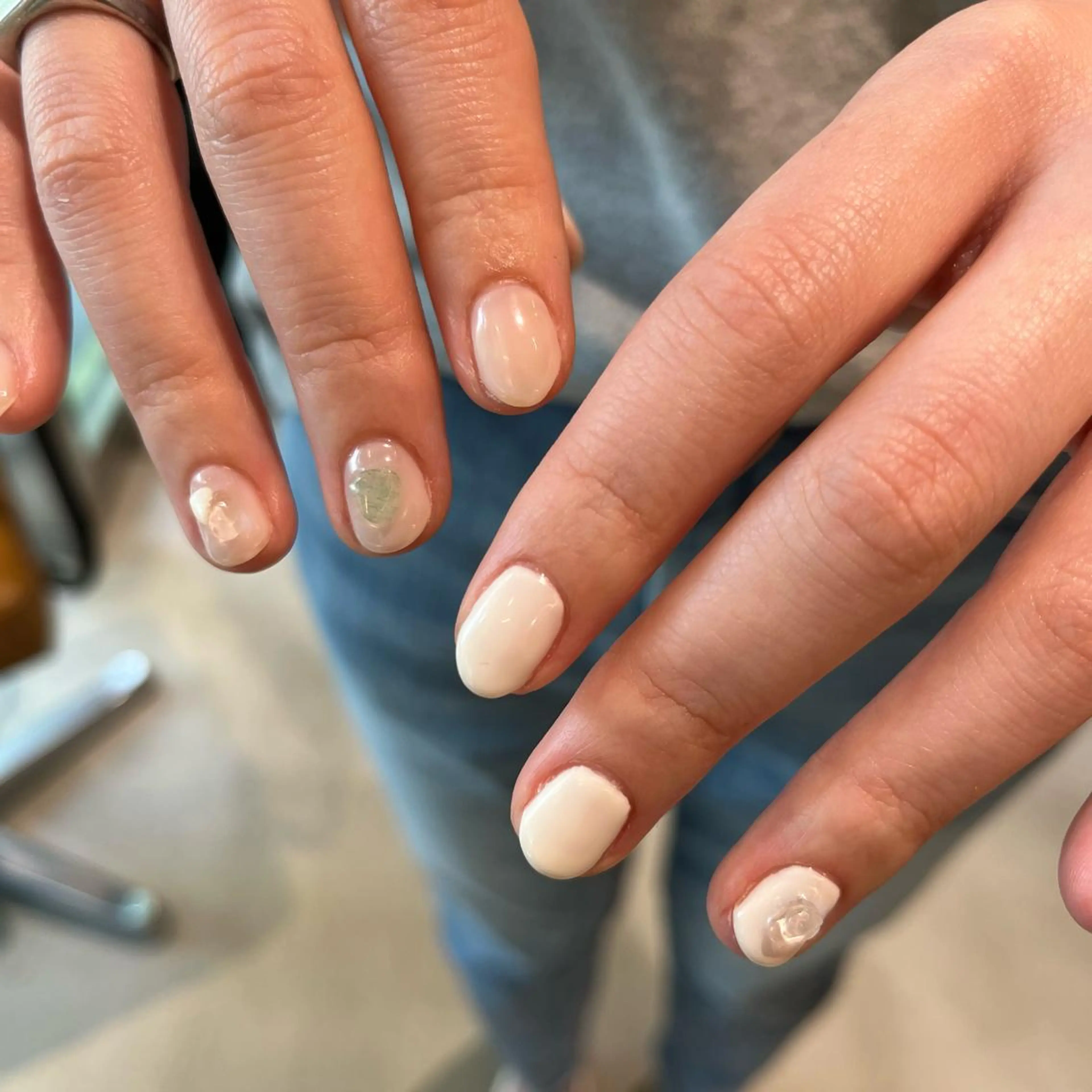 ネイル ホワイト ハンドネイル 関谷 真登佳のネイルデザイン