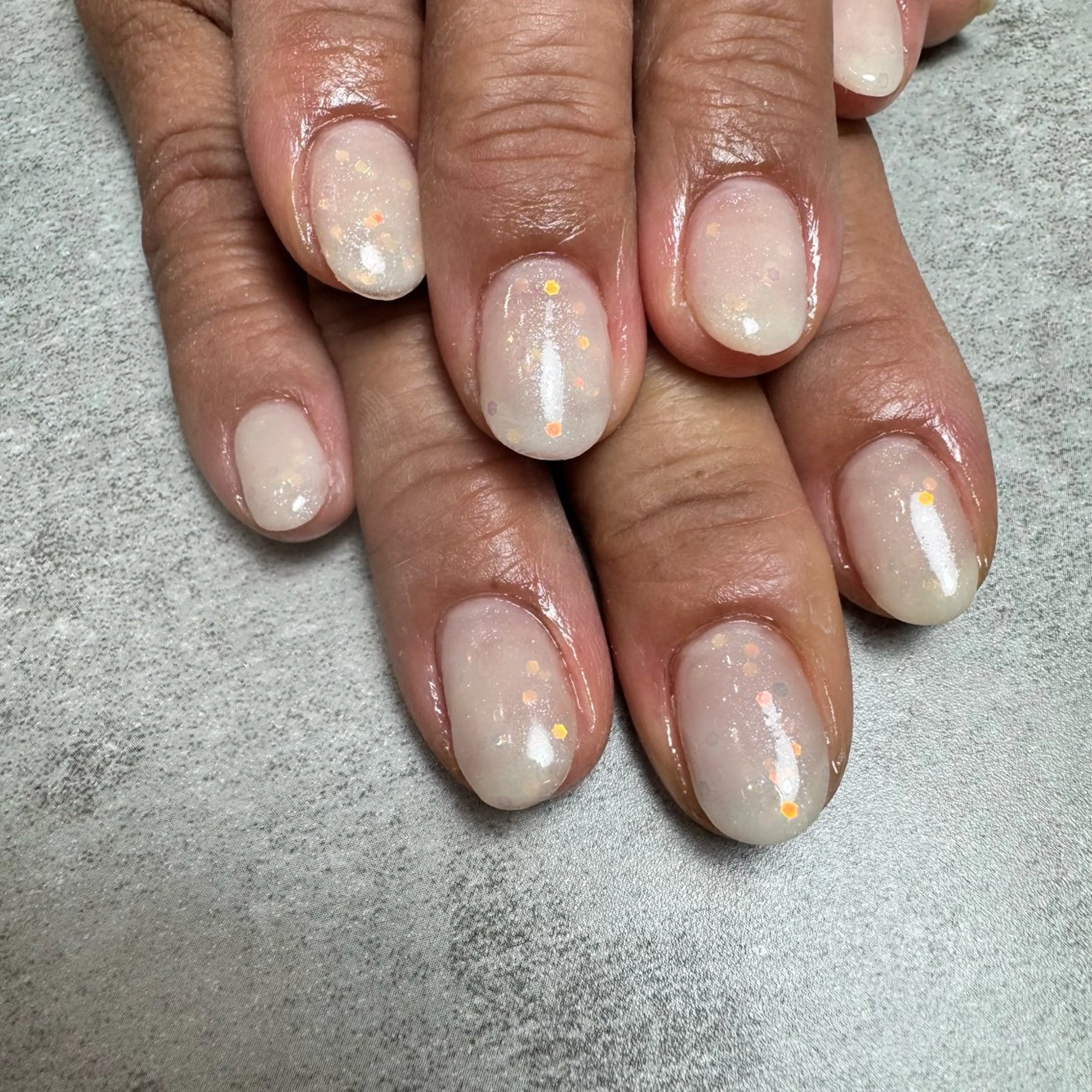 ネイル 長さ出し ラメ(グリッター) ホワイト MATATABI. kumiのネイルデザイン