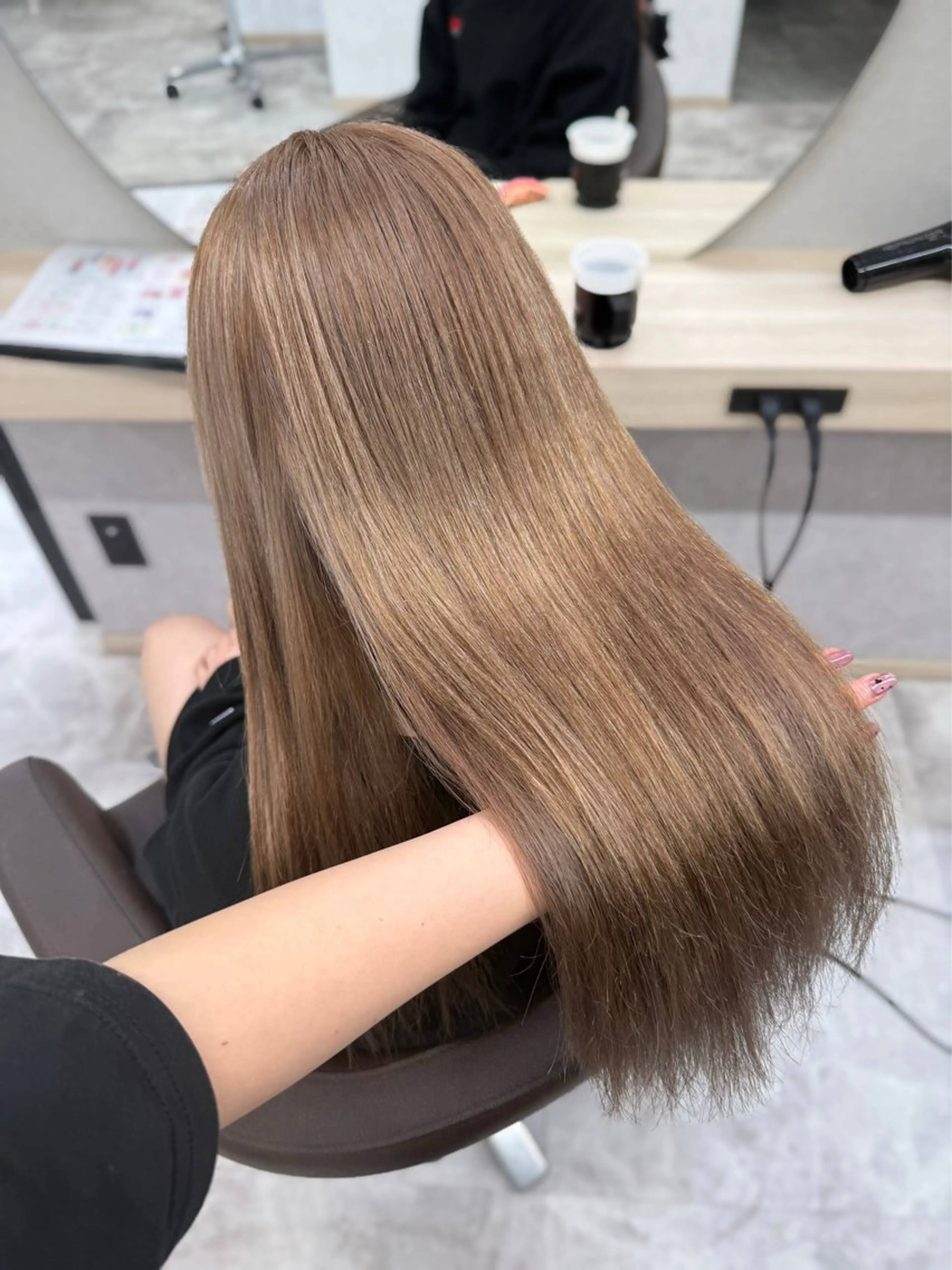 ロング カラー ベージュカラー ミルクティーベージュ ヘアカラー KEEN.所属・KEEN.渋沢/ ブリーチ/みなのヘアスタイル