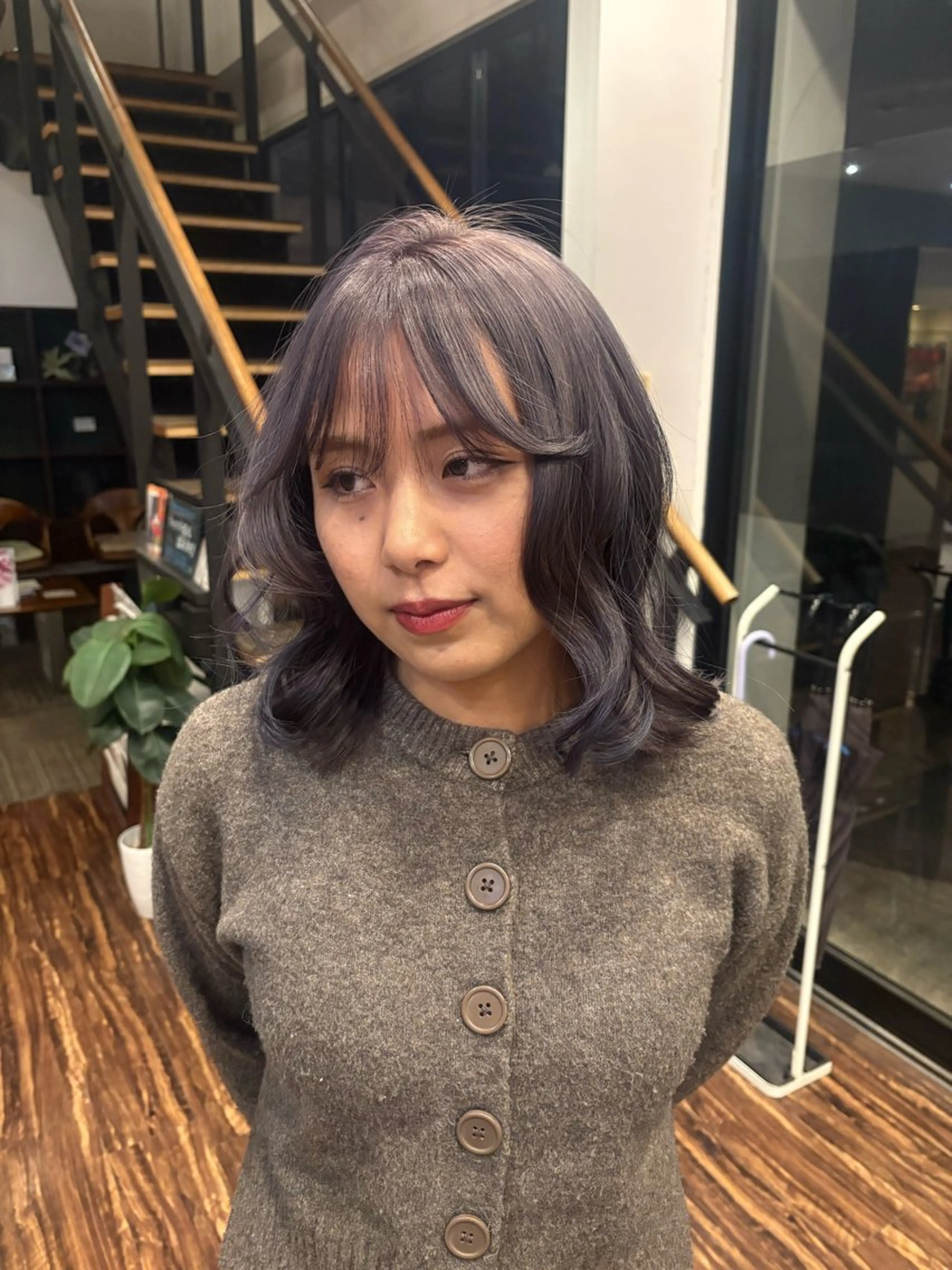 ミディアム カラー ブリーチ ケアブリーチ 透明感カラー グレージュ ラベンダーカラー カット ヘアカラー ヤスダ ホノカのヘアスタイル