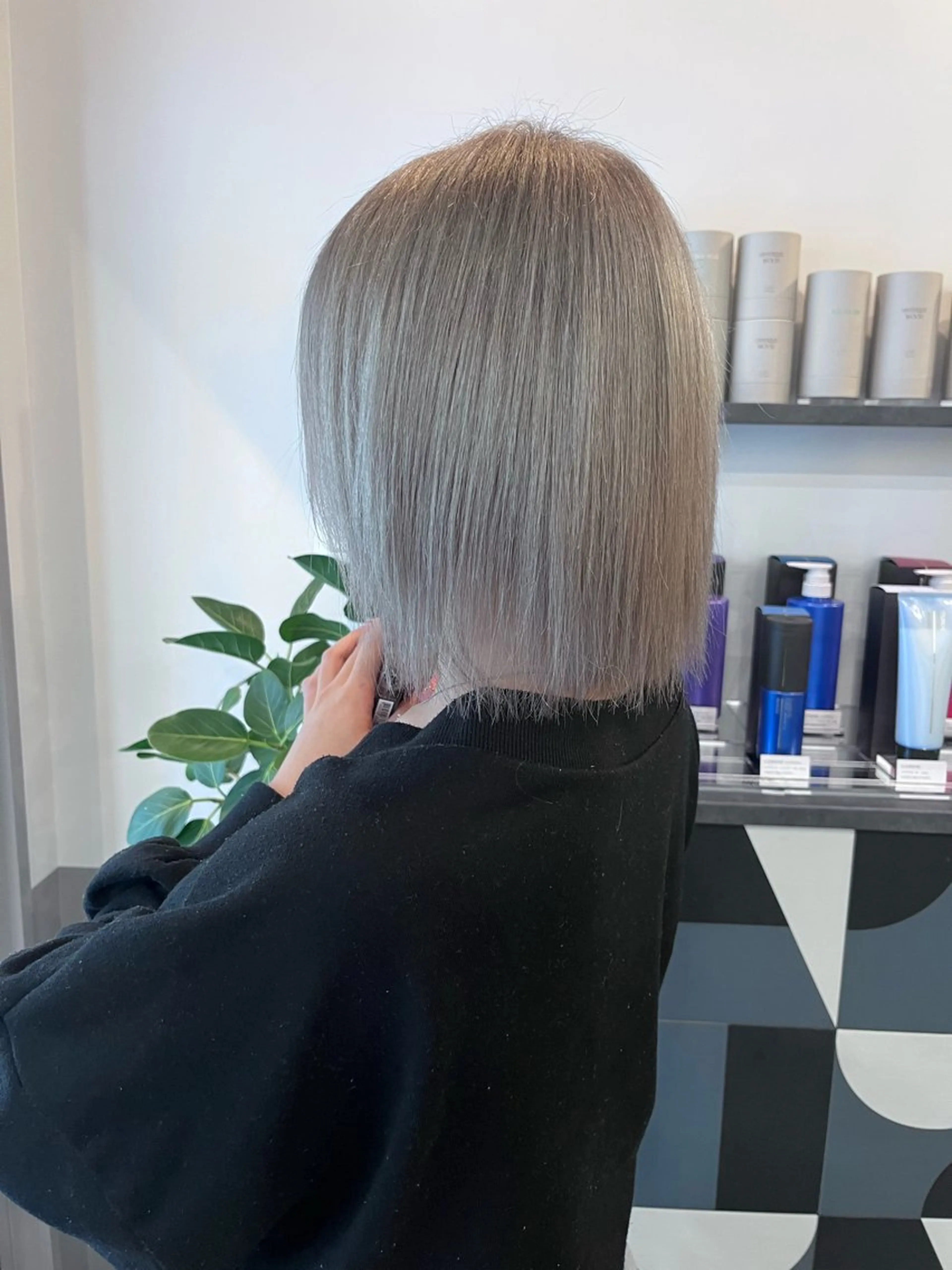 ミディアム カラー ブリーチ シルバー ボブ カット ヘアカラー dogstar小林諒 レイヤー/パーマのヘアスタイル