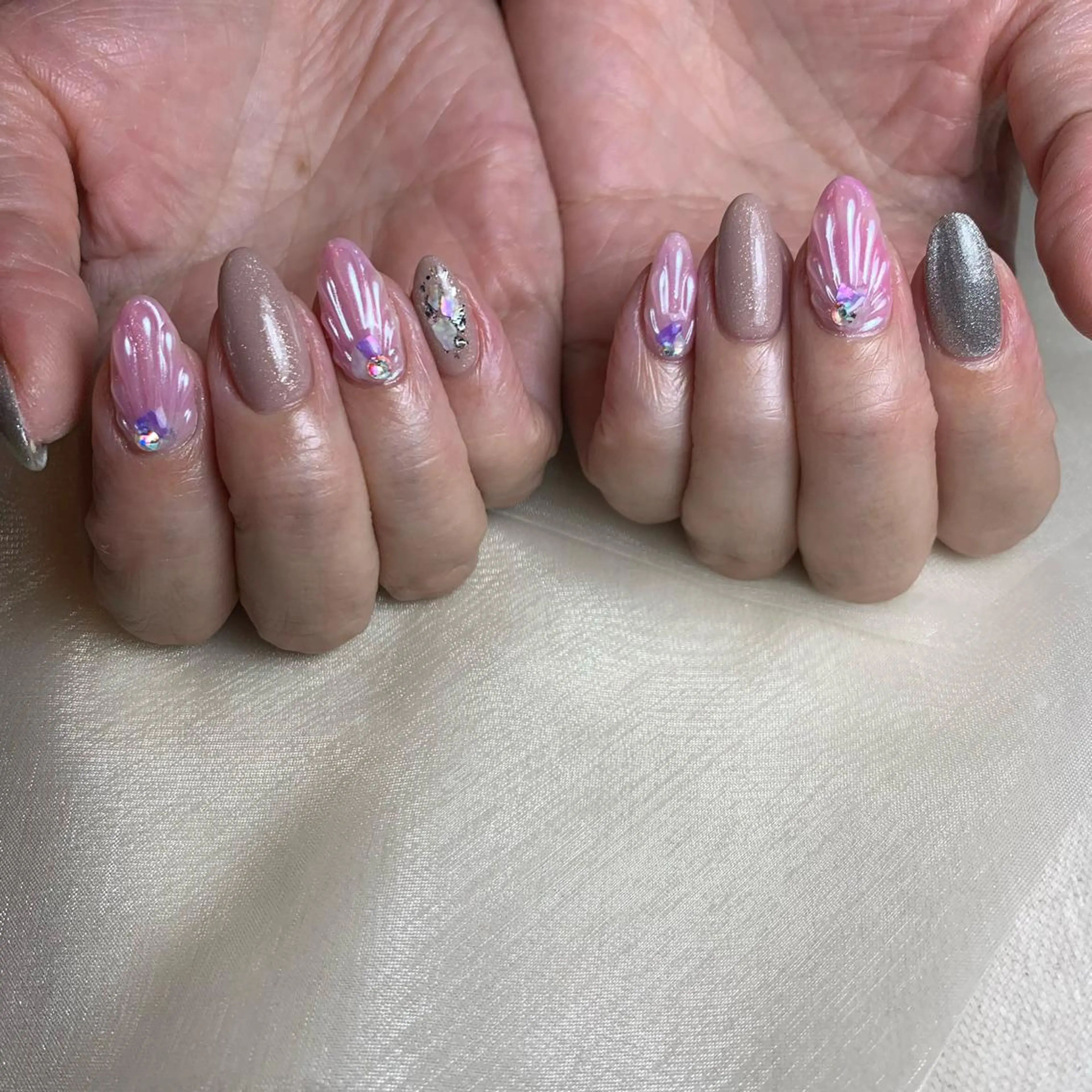 ネイル ハンドネイル repos~ルポ~所属・里見 麗のネイルデザイン