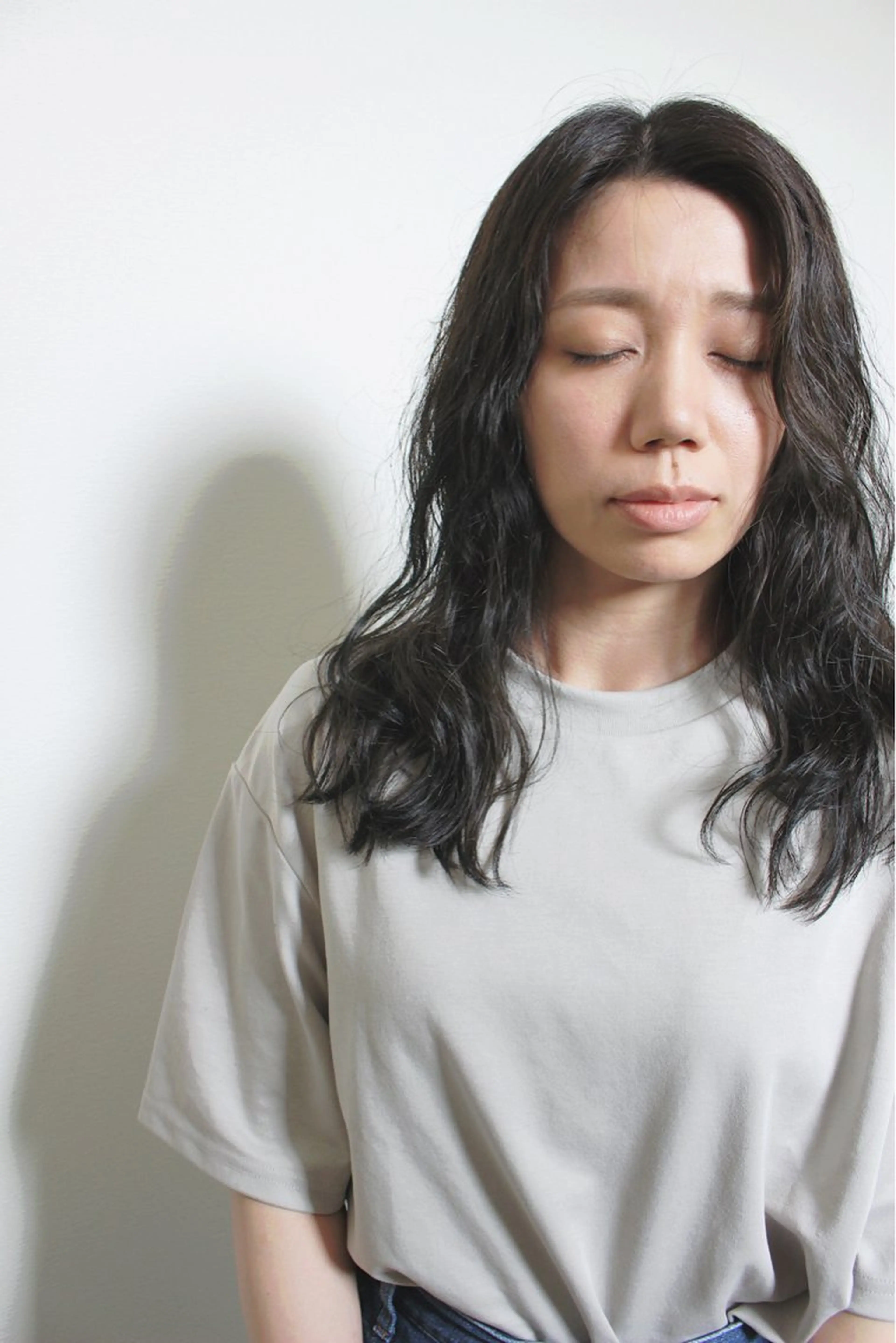 セミロング カラー セミロングパーマ アッシュ オリーブカラー カット ヘアカラー 土居 正季のヘアスタイル