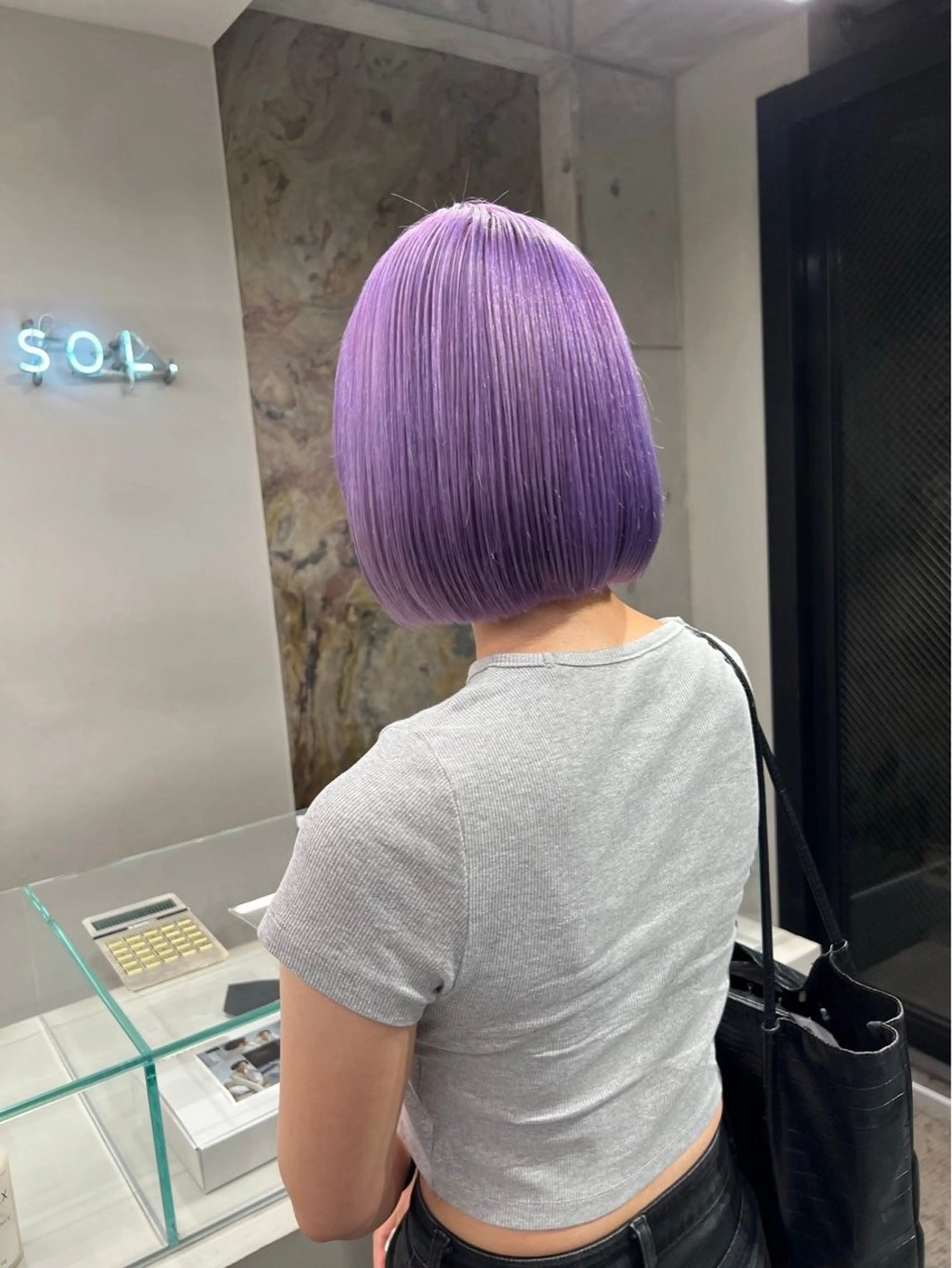 ミディアム カラー ミディアムパーマ ブリーチ ハイトーンカラー ラベンダーカラー シルバー ヘアカラー ケアブリーチカラー 橋本一輝のヘアスタイル