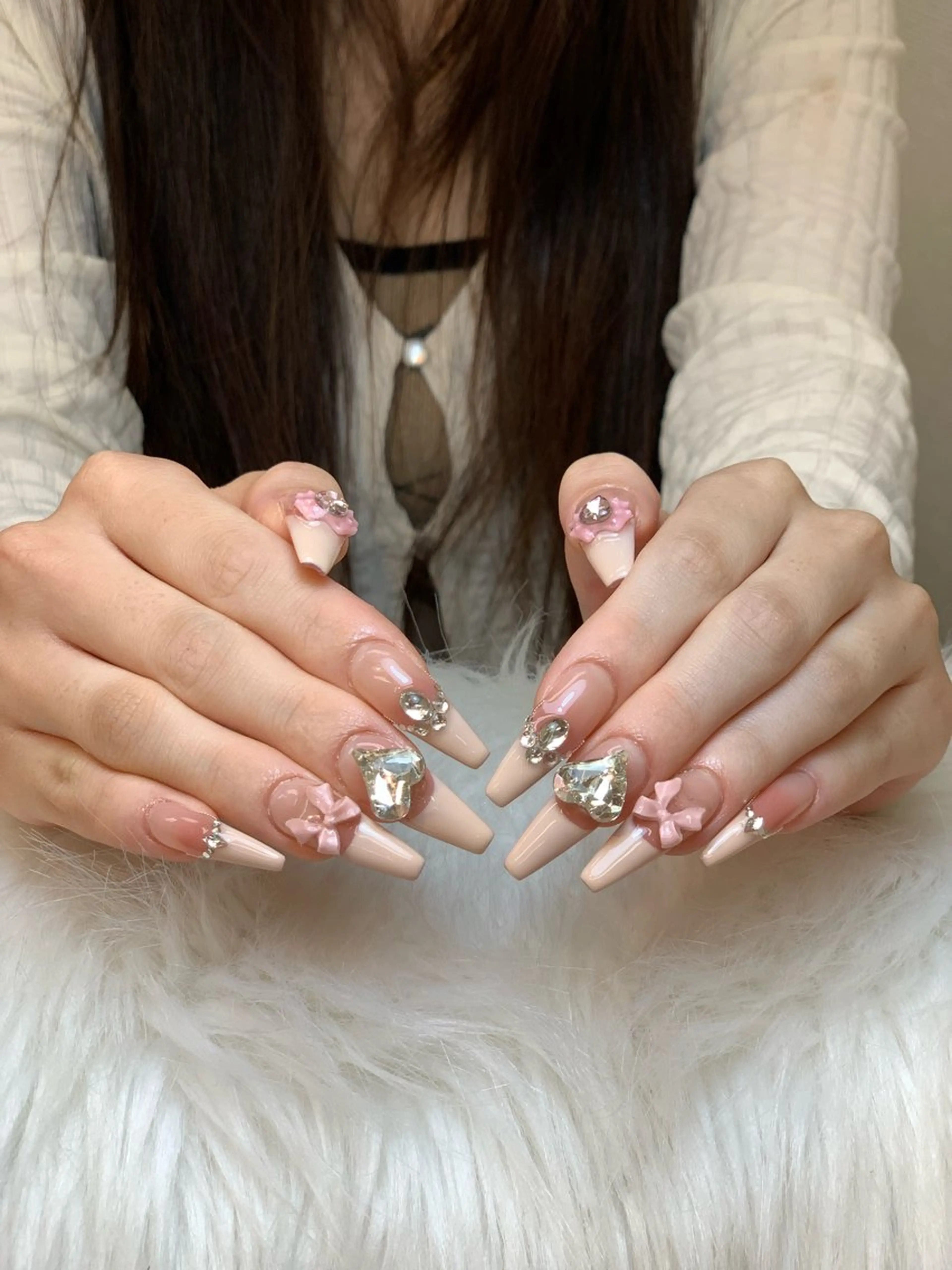 ネイル アートネイル オーロラネイル チークネイル 長さ出し フットネイル ハンドネイル Cloudy Chan 歌舞伎町のネイルデザイン