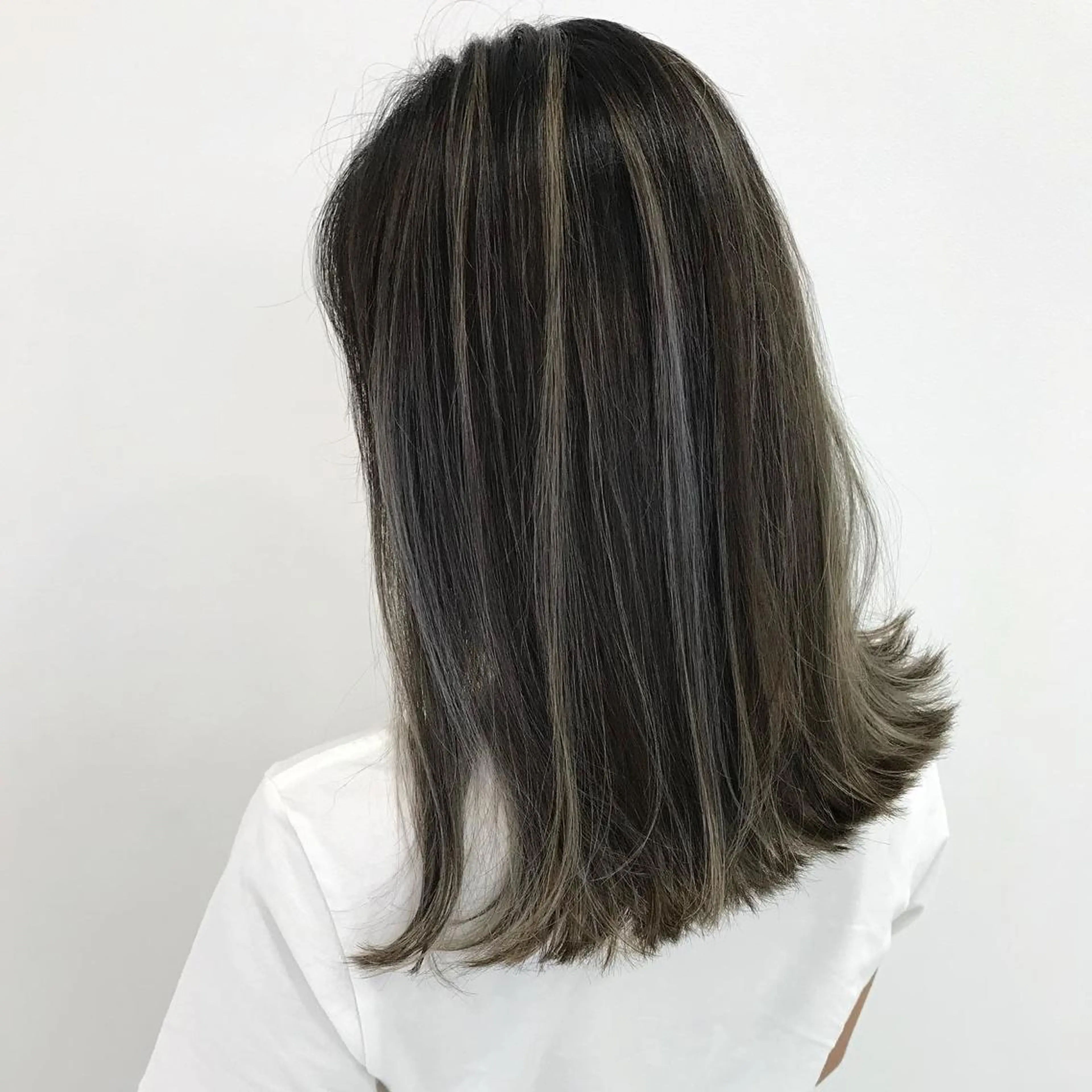 セミロング カラー ハイライトカラー 3Dハイライト ハイライト 山本　尚輝 🐶ハイライト🐶のヘアスタイル