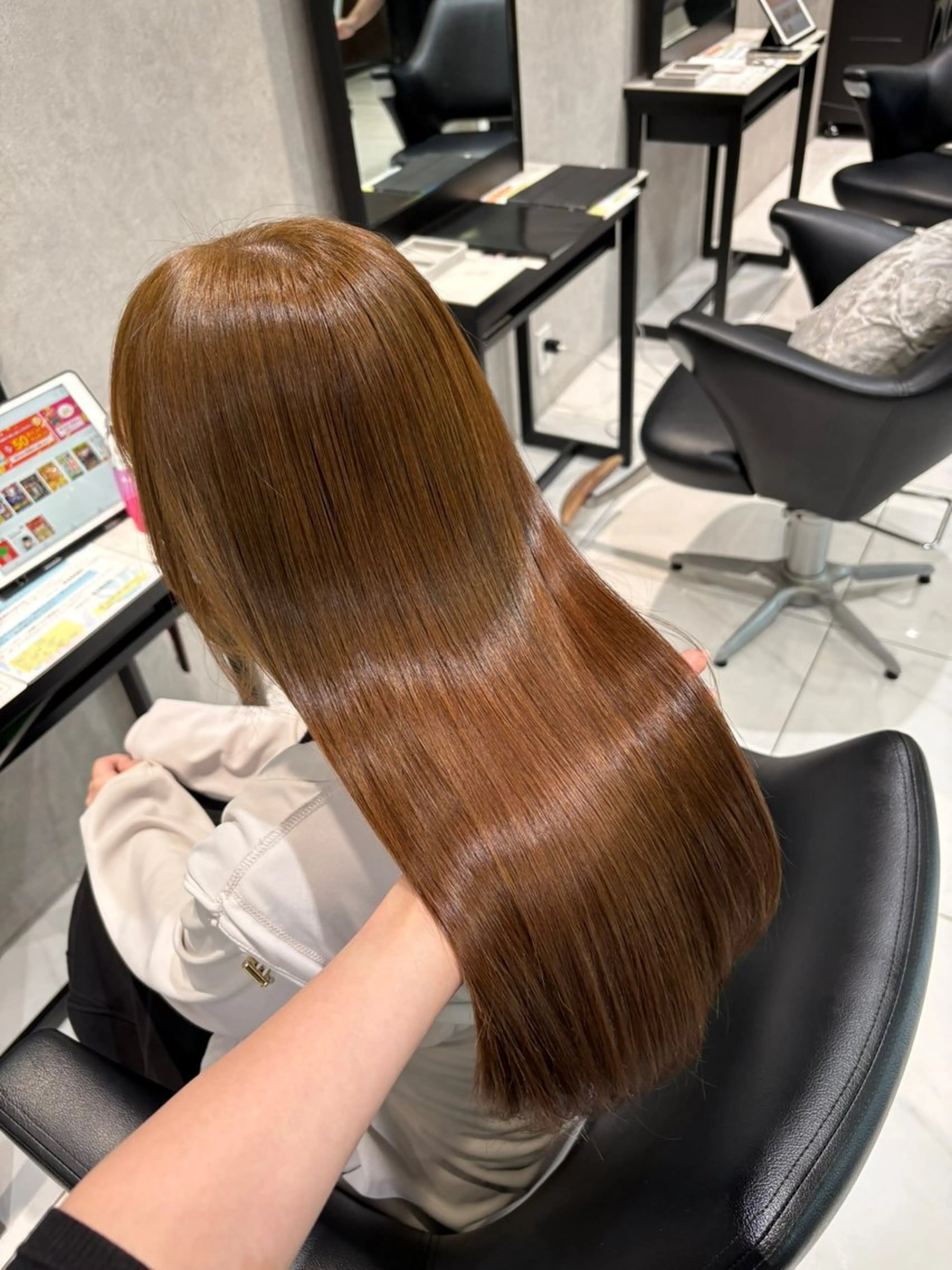 セミロング ヘアカラー 🎀ིྀ暖色カラー/ 髪質改善/みどりのヘアスタイル