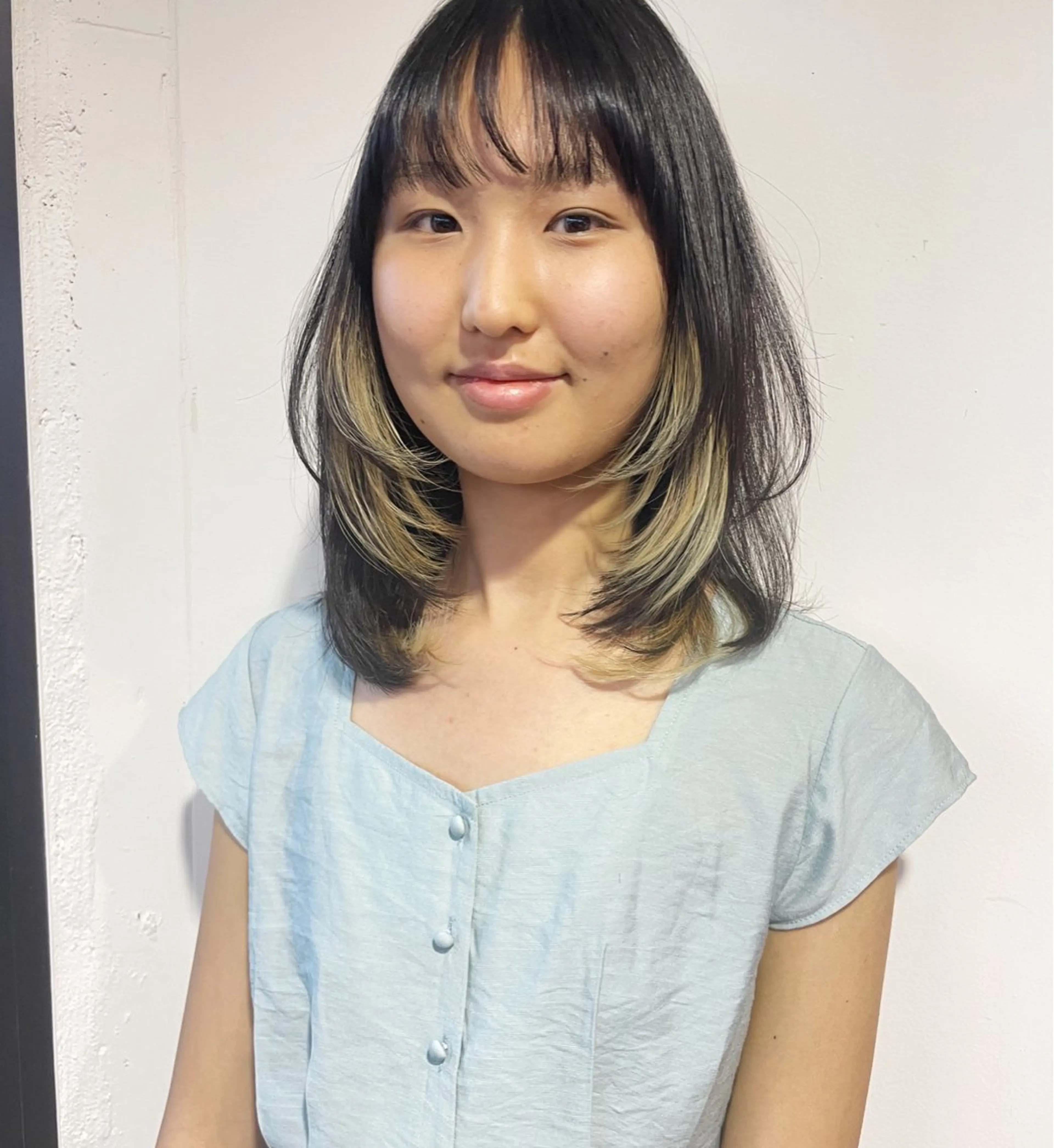 ミディアム カラー インナーカラー 顔まわりレイヤー レイヤーカット カット ヘアカラー 似合わせヘア🤍 面田法子のヘアスタイル