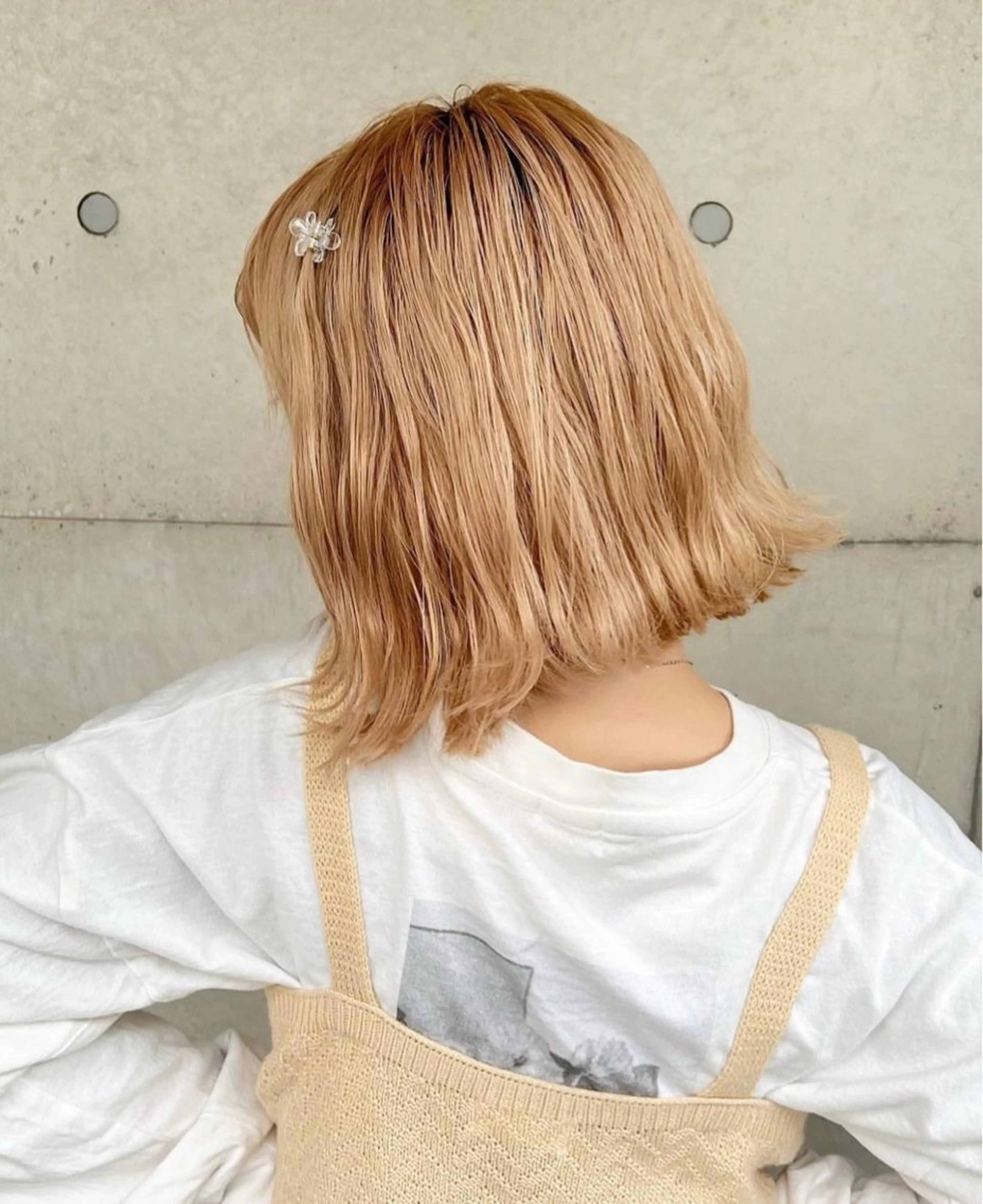 ミディアム カラー ベージュカラー ハイトーンカラー ハイトーンベージュ コノカ/暖色カラー/ 透明感カラーのヘアスタイル