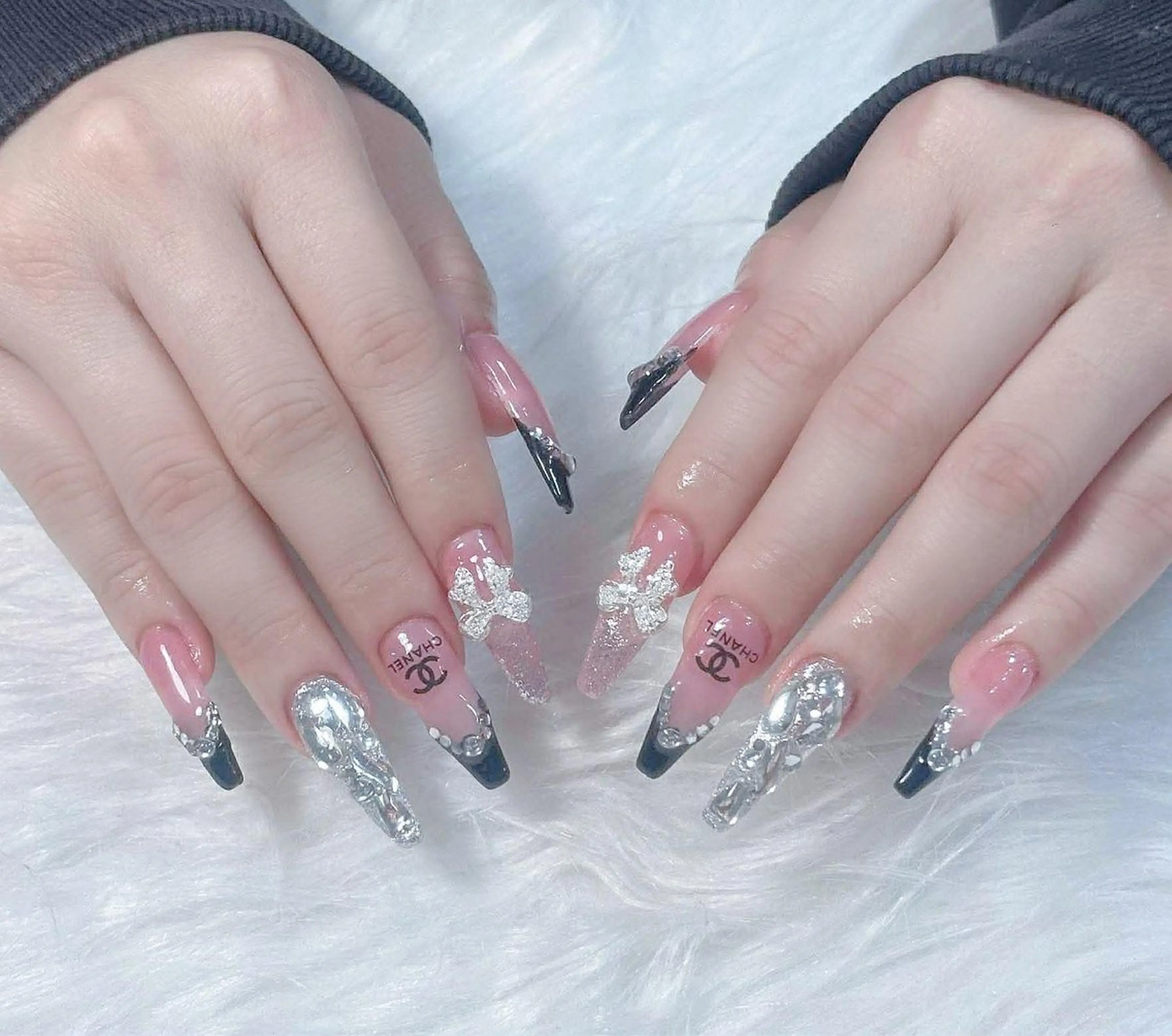 ネイル 長さ出し フレンチネイル グラデーション キラキラネイル 韓国ネイル ハンドネイル Hana Nail Salonのネイルデザイン
